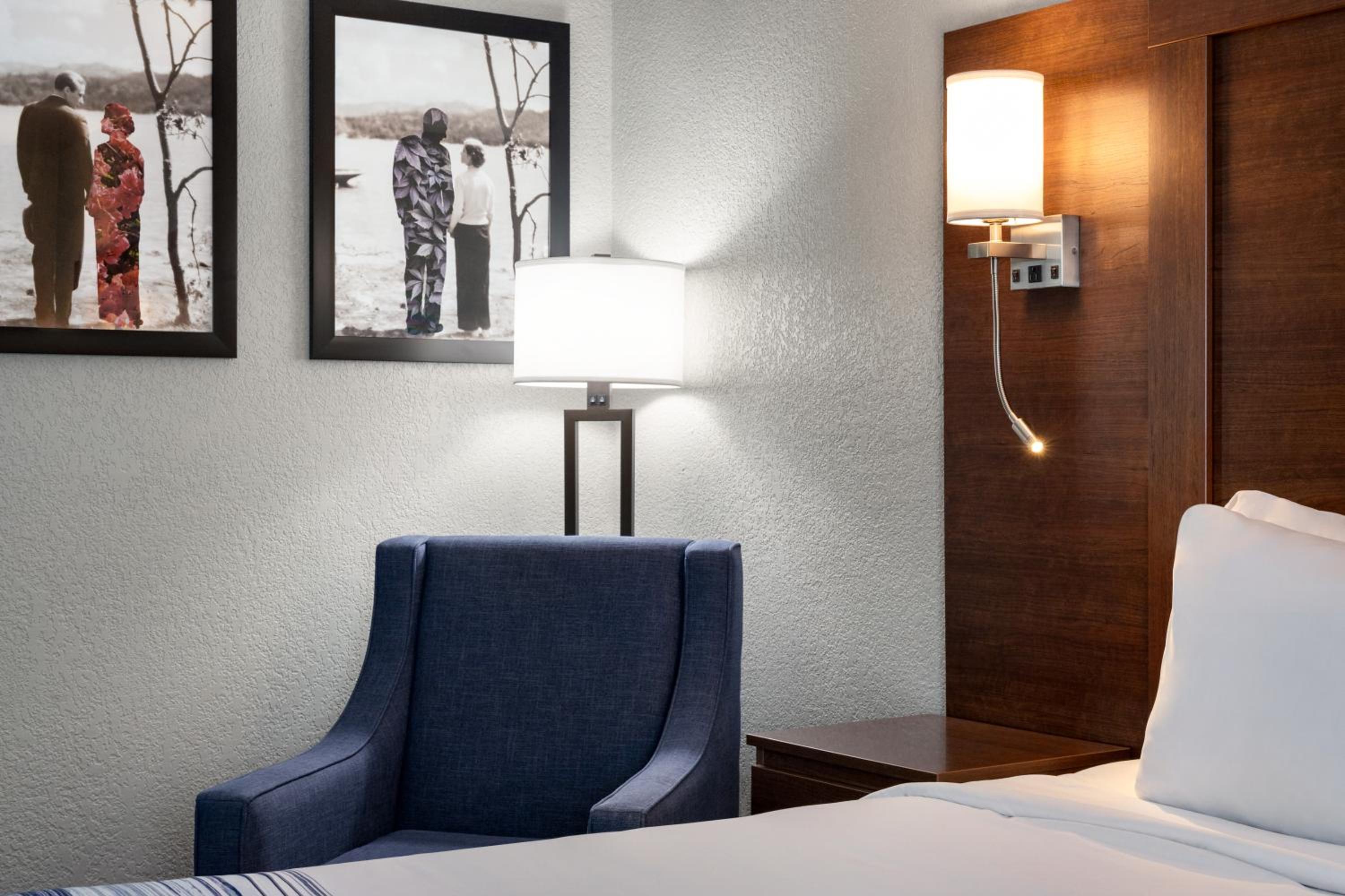 AmericInn by Wyndham Williamsburg