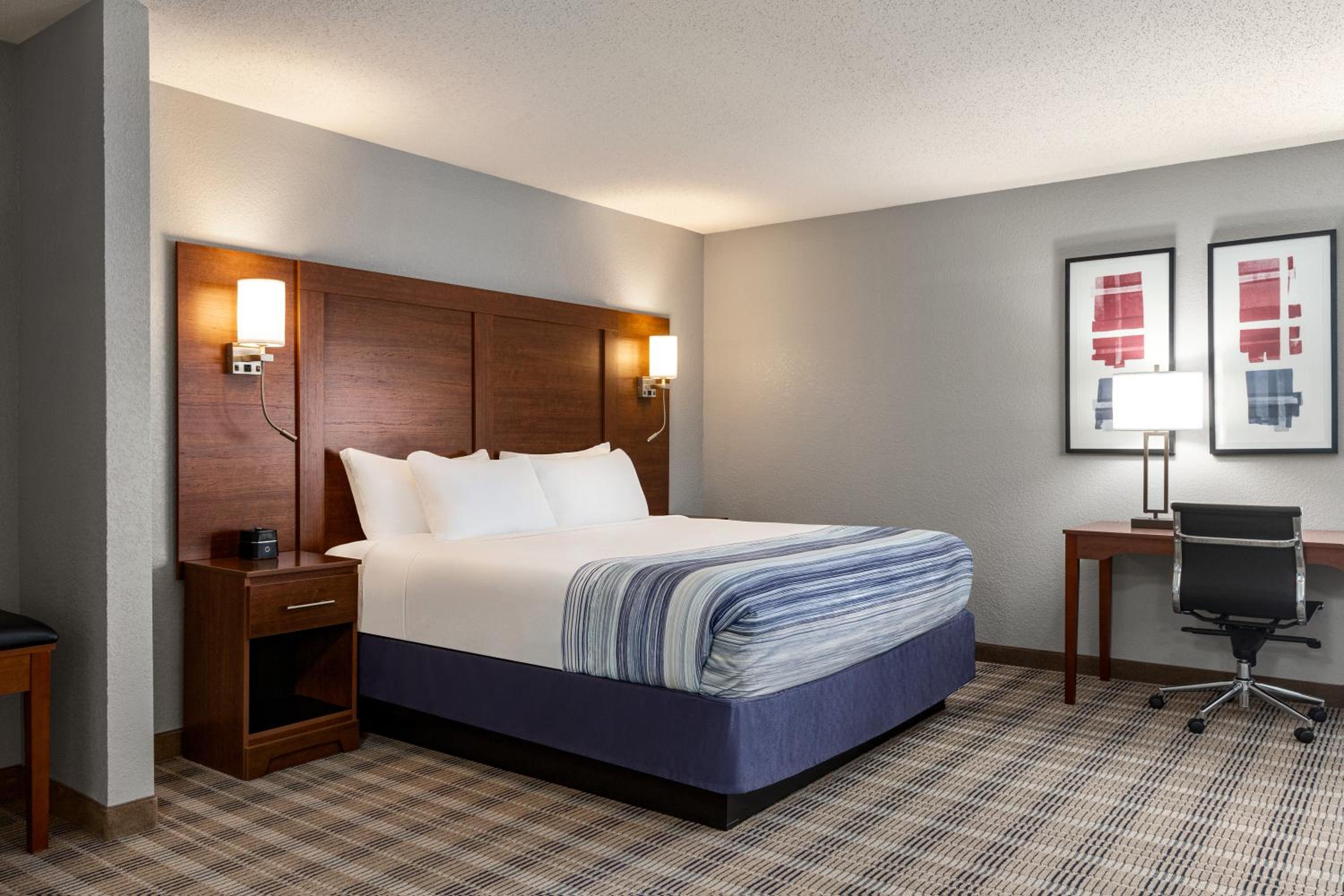 AmericInn by Wyndham Williamsburg