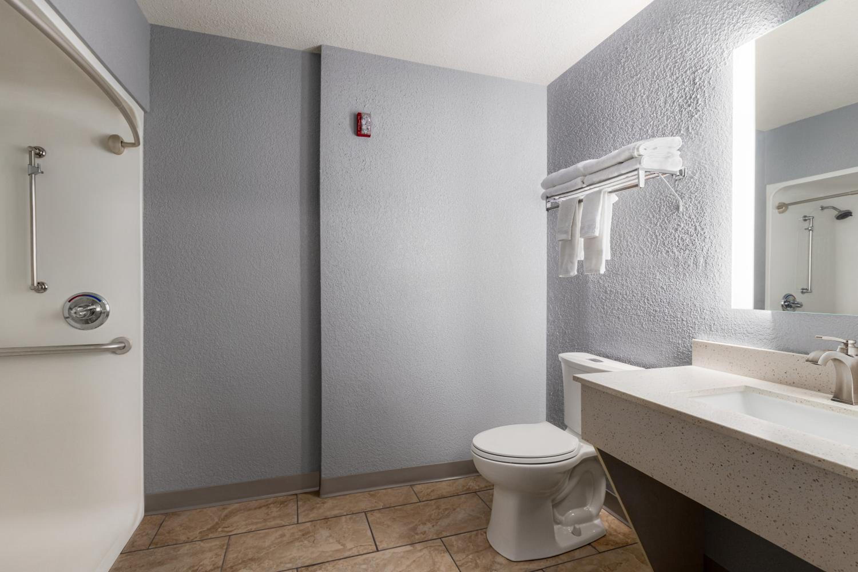 AmericInn by Wyndham Williamsburg