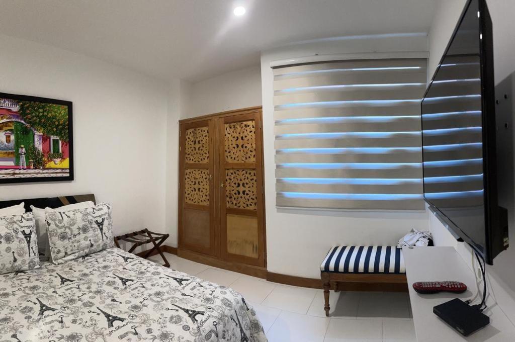 exclusivo edificio con piscina en primera linea de playa