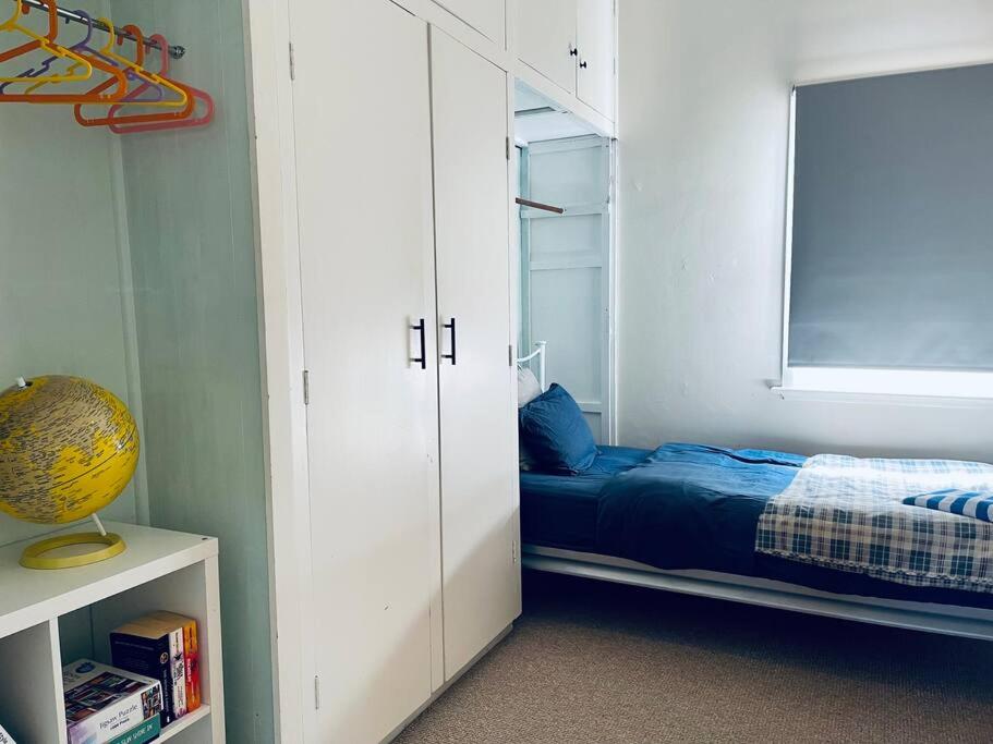 Pet Friendly Cottage on Large Sunny Block & 5 mins-CBD