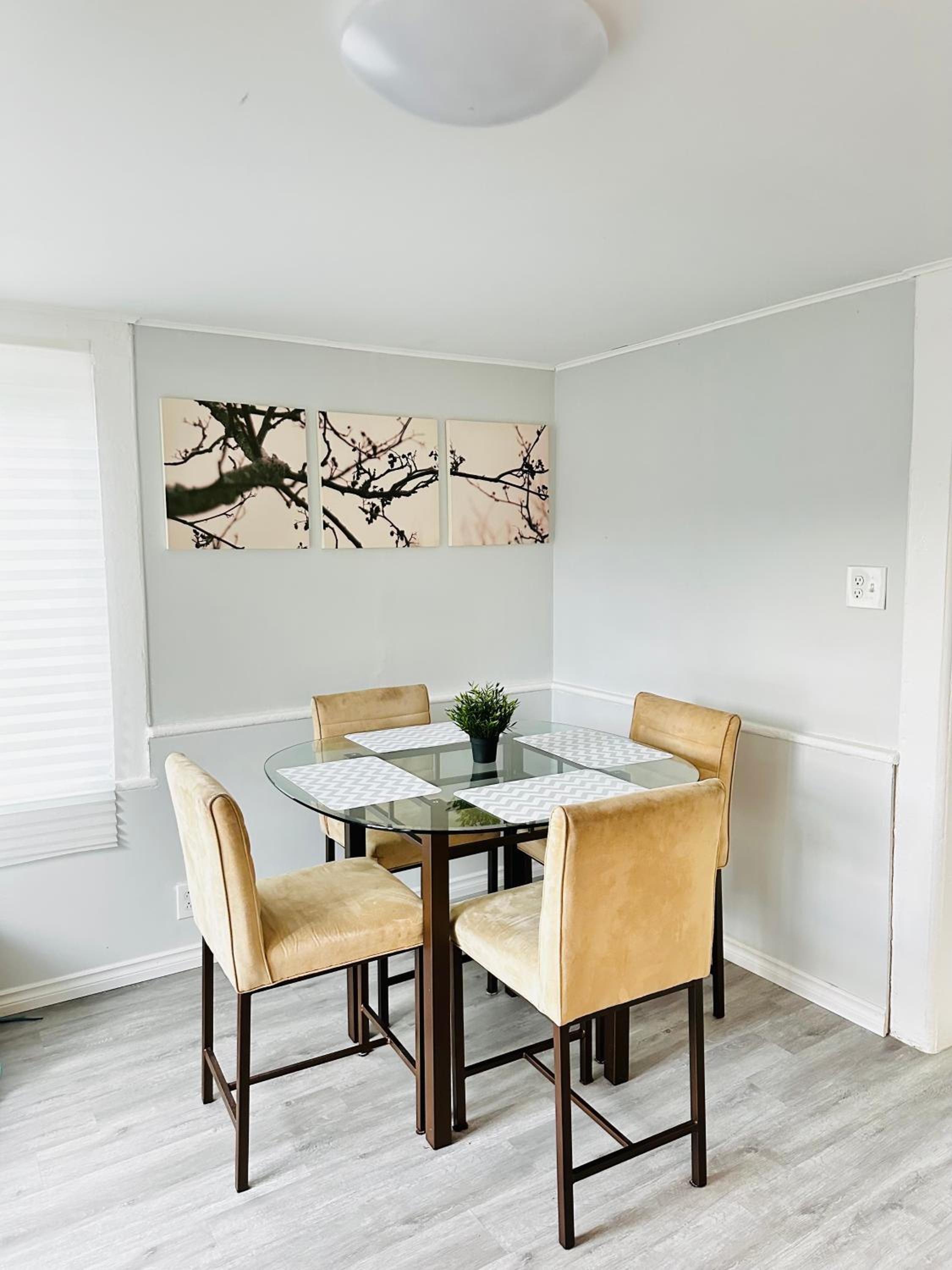 Cozy 2BR House Near Centre with Patio, BBQ, Backyard, and Netflix