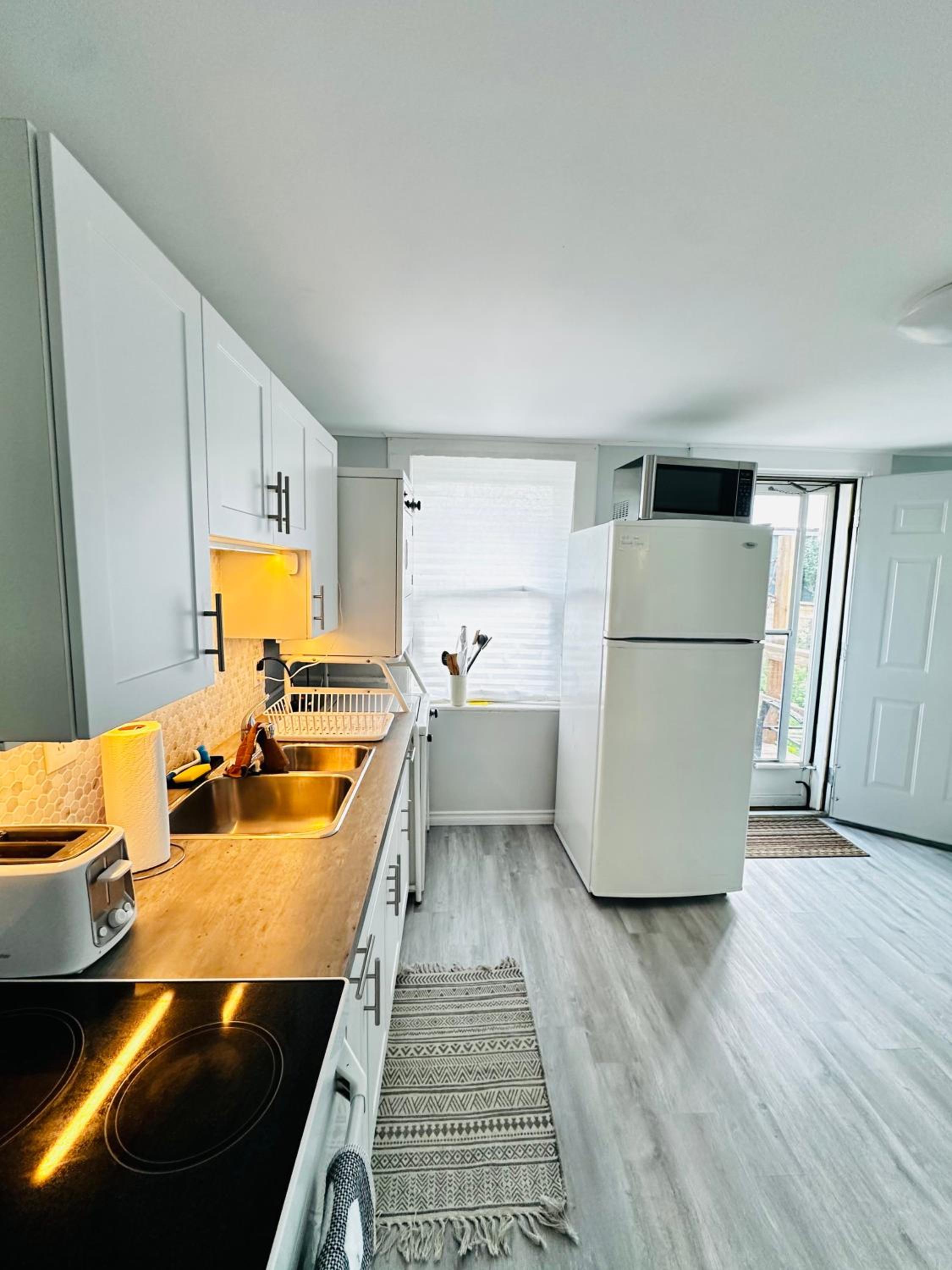 Cozy 2BR House Near Centre with Patio, BBQ, Backyard, and Netflix