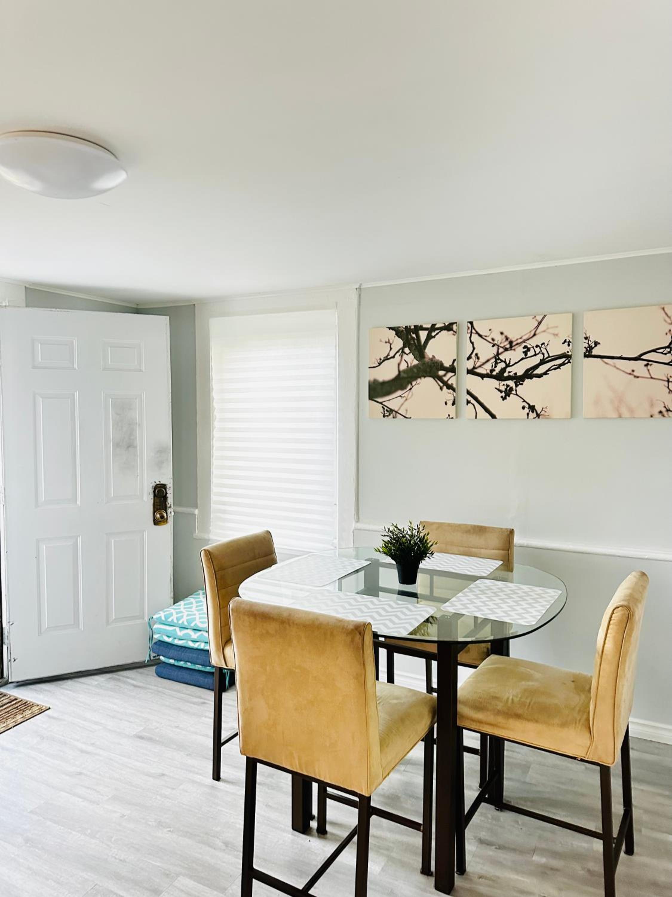 Cozy 2BR House Near Centre with Patio, BBQ, Backyard, and Netflix