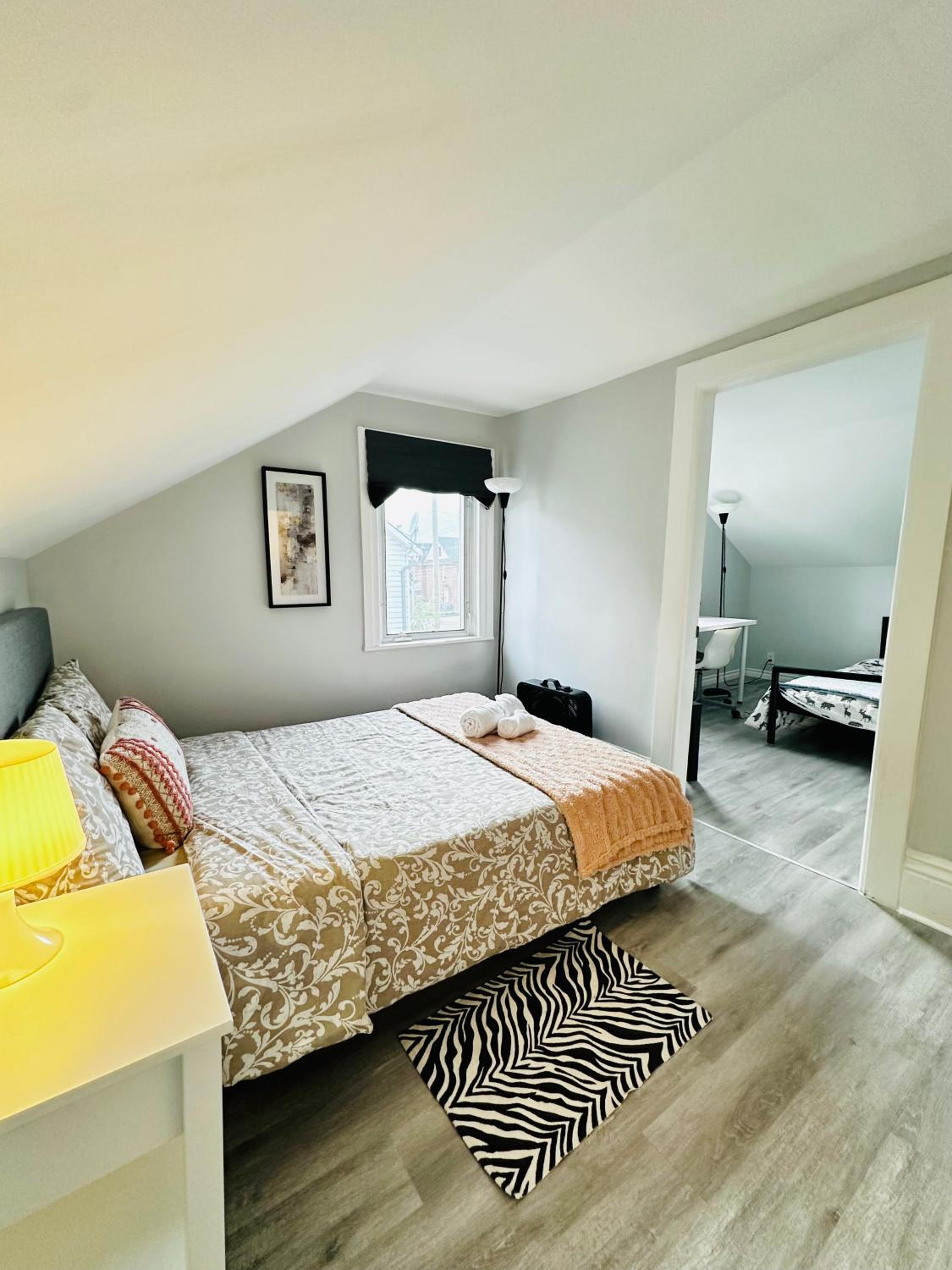 Cozy 2BR House Near Centre with Patio, BBQ, Backyard, and Netflix