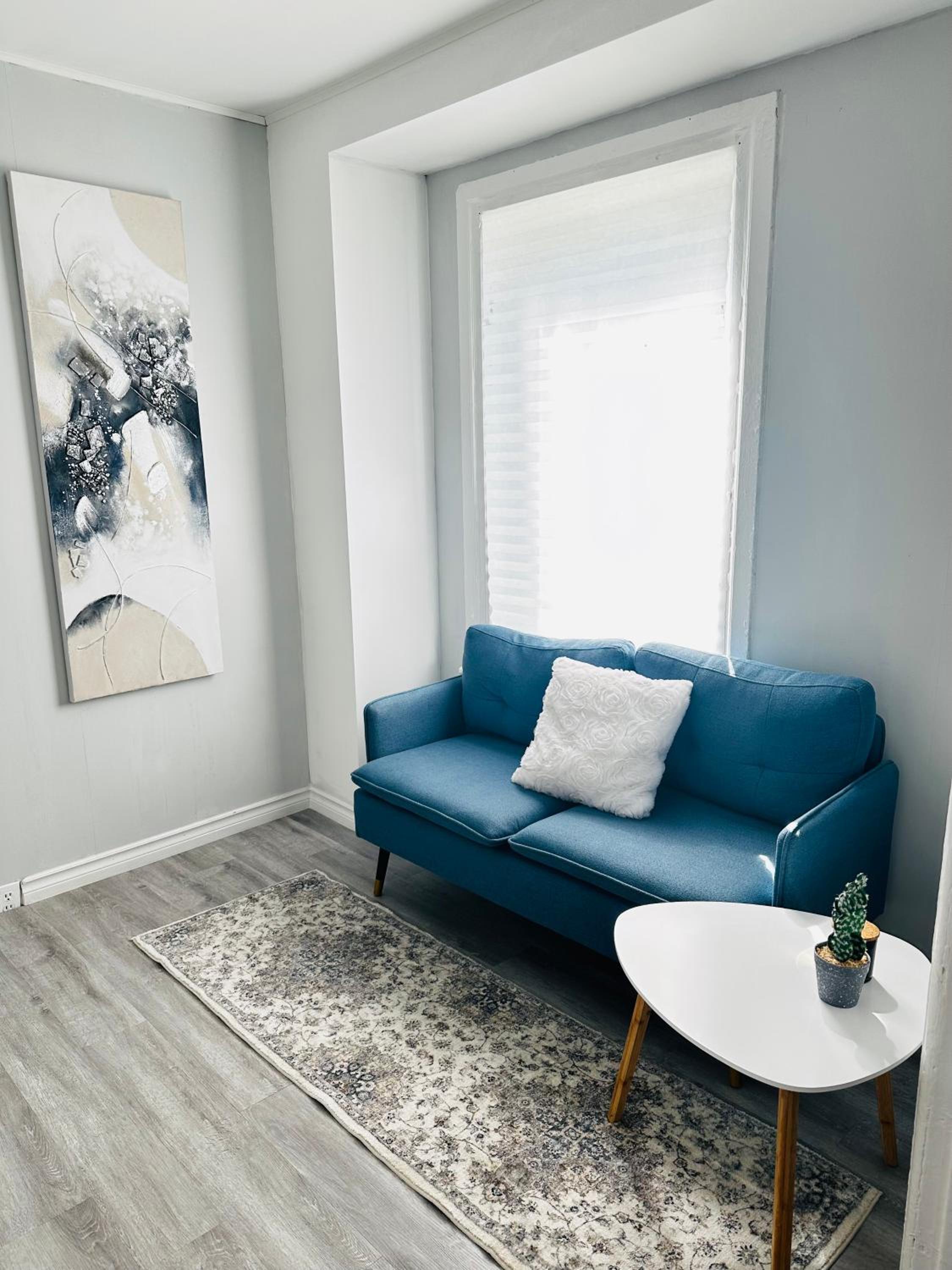 Cozy 2BR House Near Centre with Patio, BBQ, Backyard, and Netflix