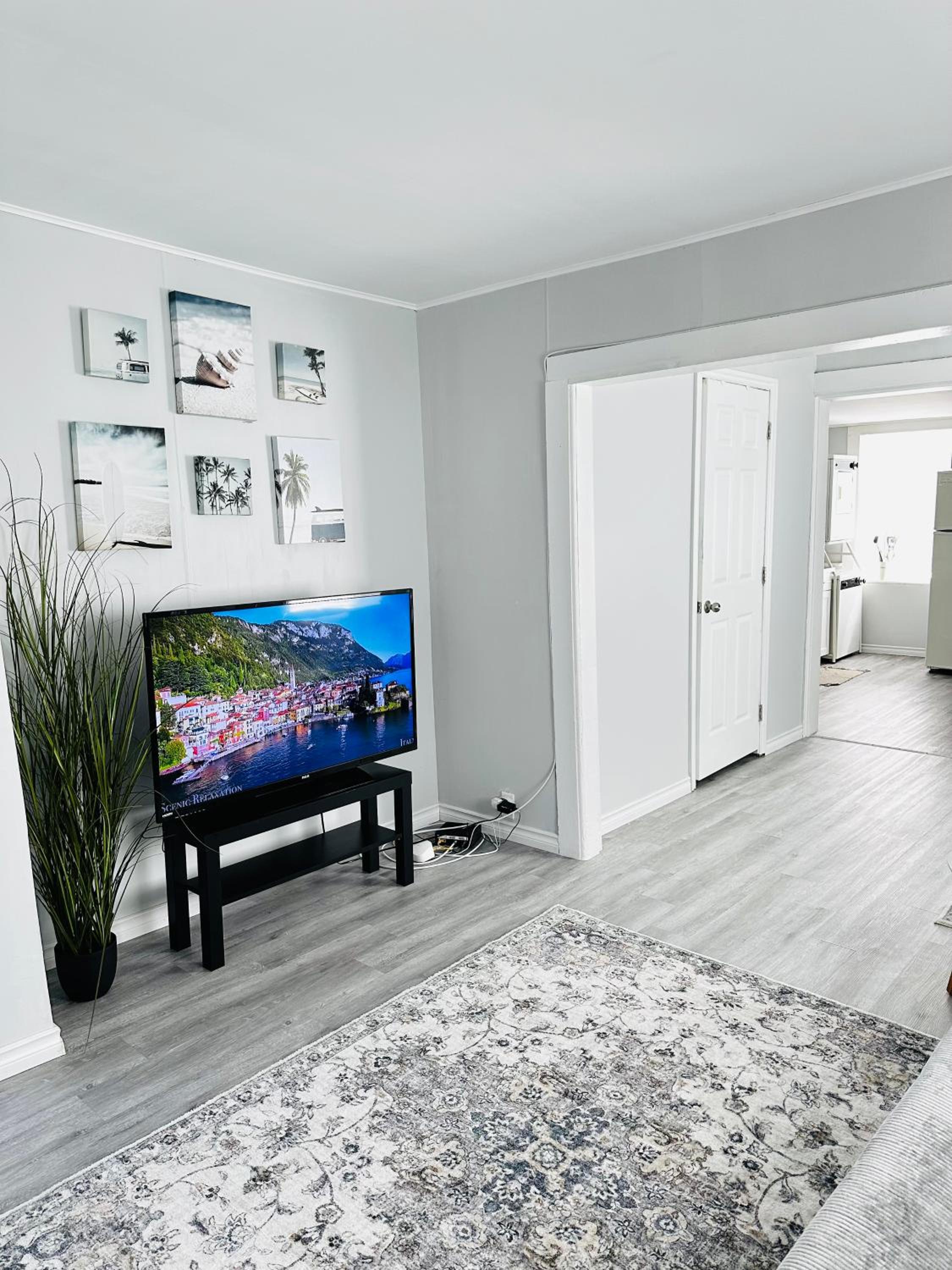 Cozy 2BR House Near Centre with Patio, BBQ, Backyard, and Netflix