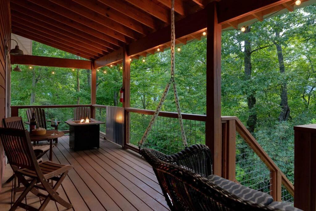 River Rock Cabin - Comfortable, Private Home with King Beds & Mountain Views view 3