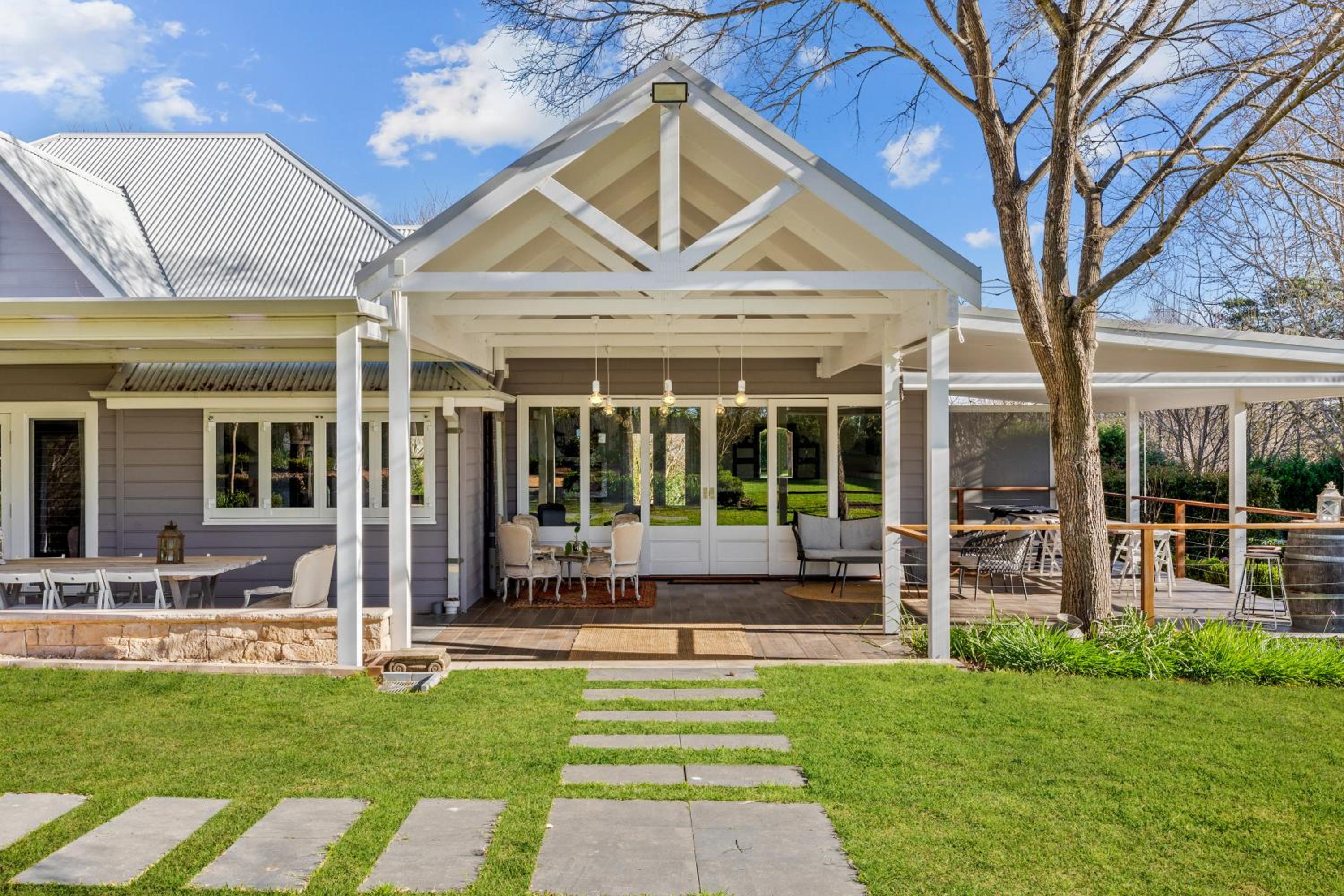 One Bedroom Cottage with Shared Pool