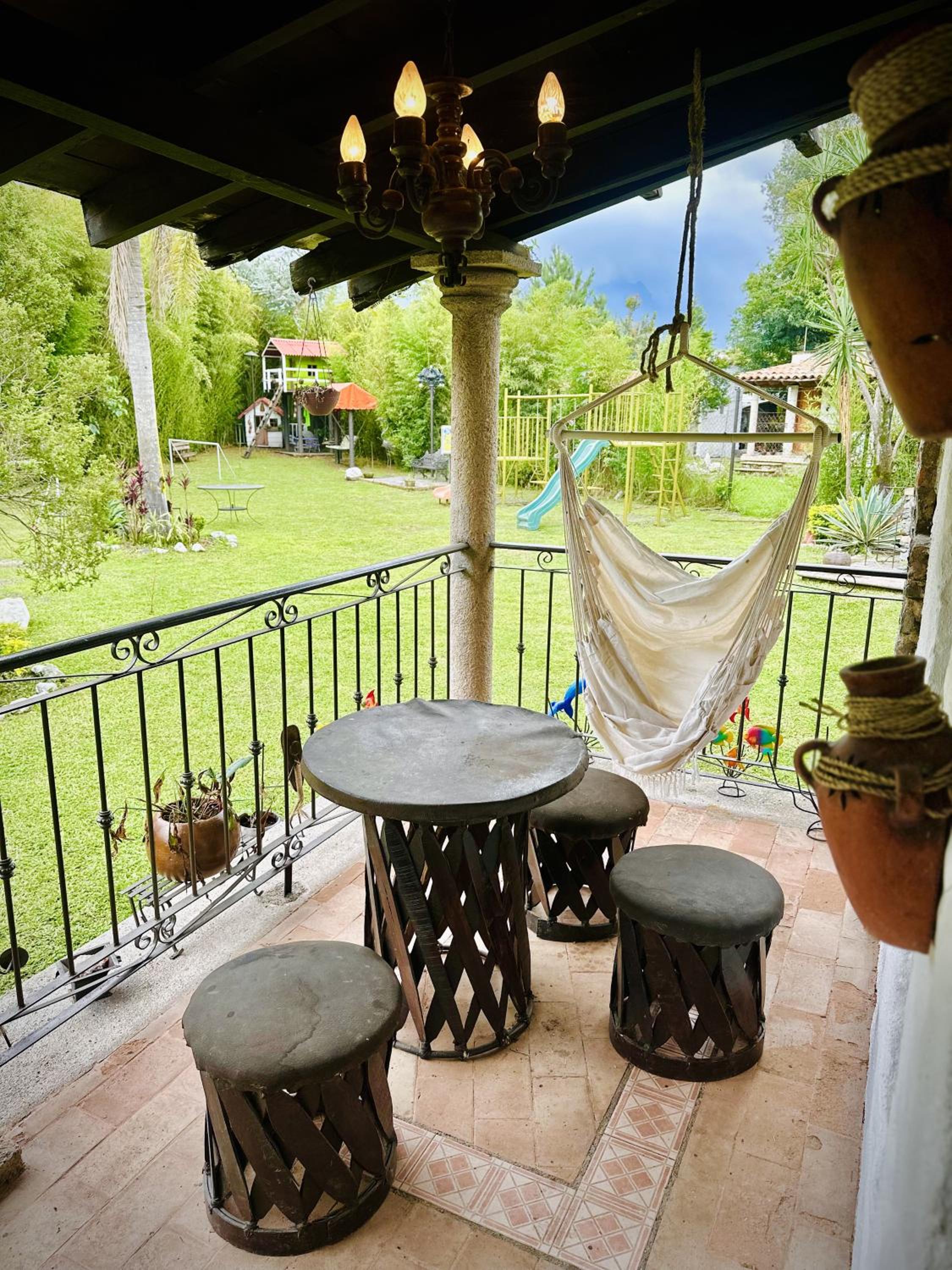 Cabaña con arroyo a orillas de Orizaba