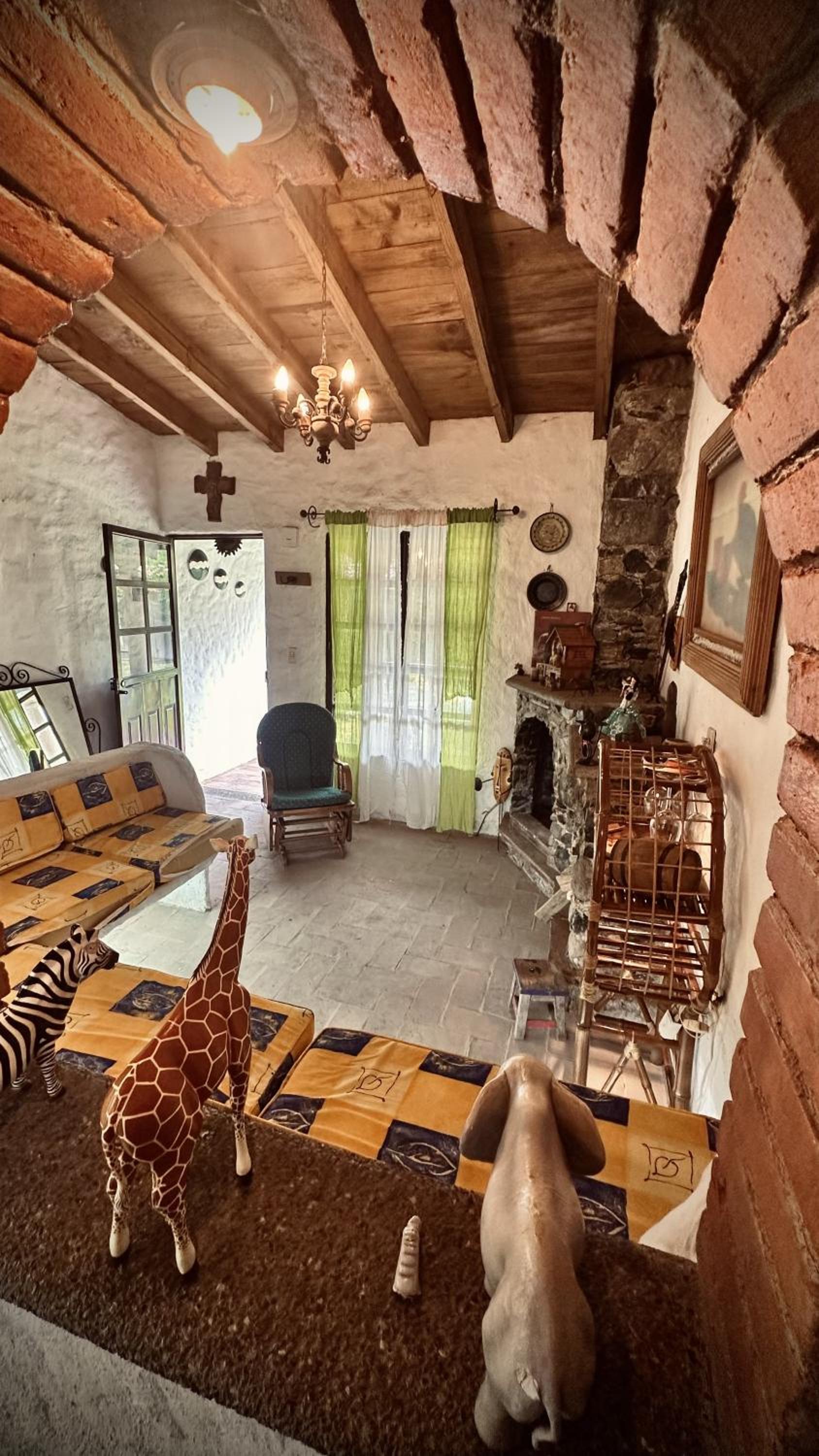Cabaña con arroyo a orillas de Orizaba