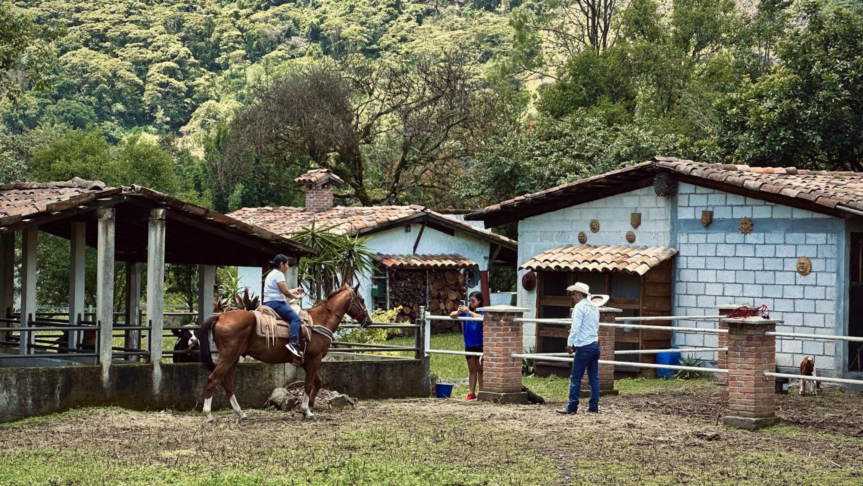 Cabaña con arroyo a orillas de Orizaba