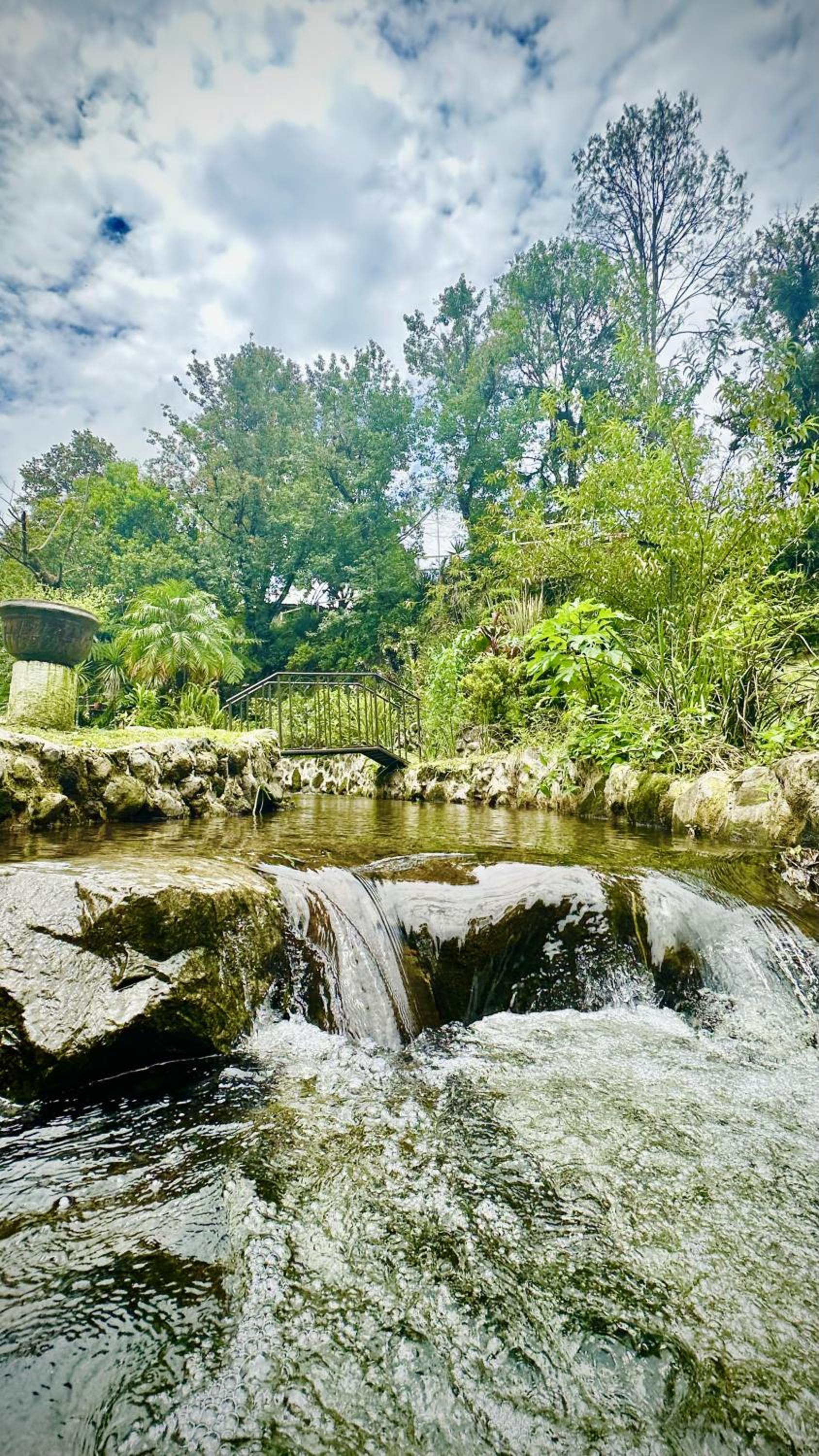 Cabaña con arroyo a orillas de Orizaba