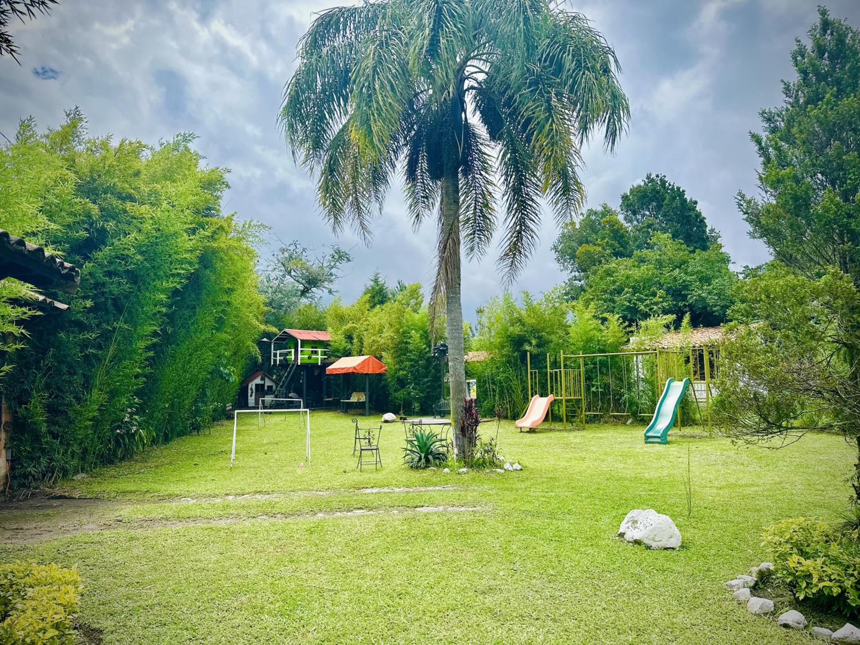 Cabaña con arroyo a orillas de Orizaba