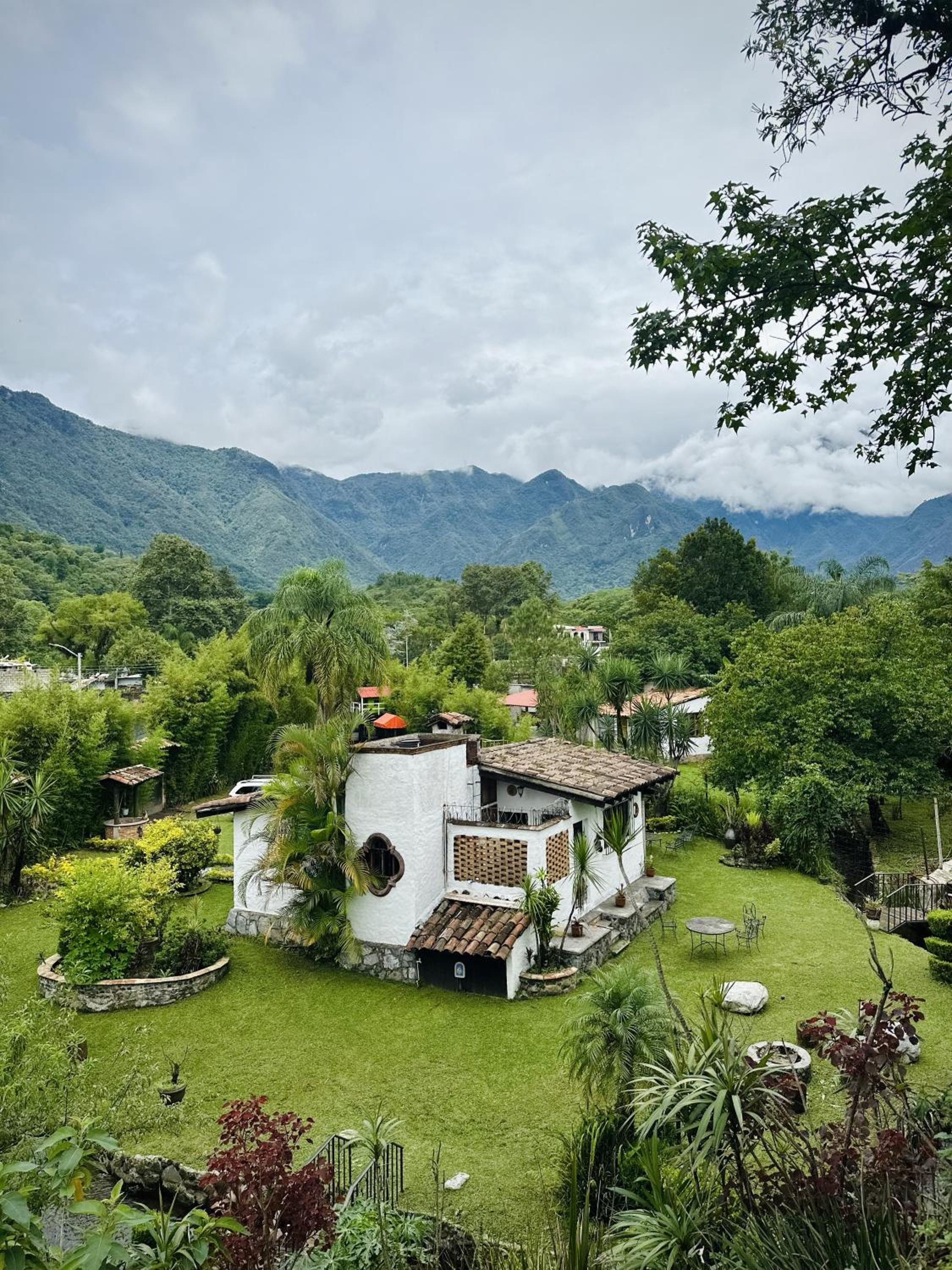 Cabaña con arroyo a orillas de Orizaba