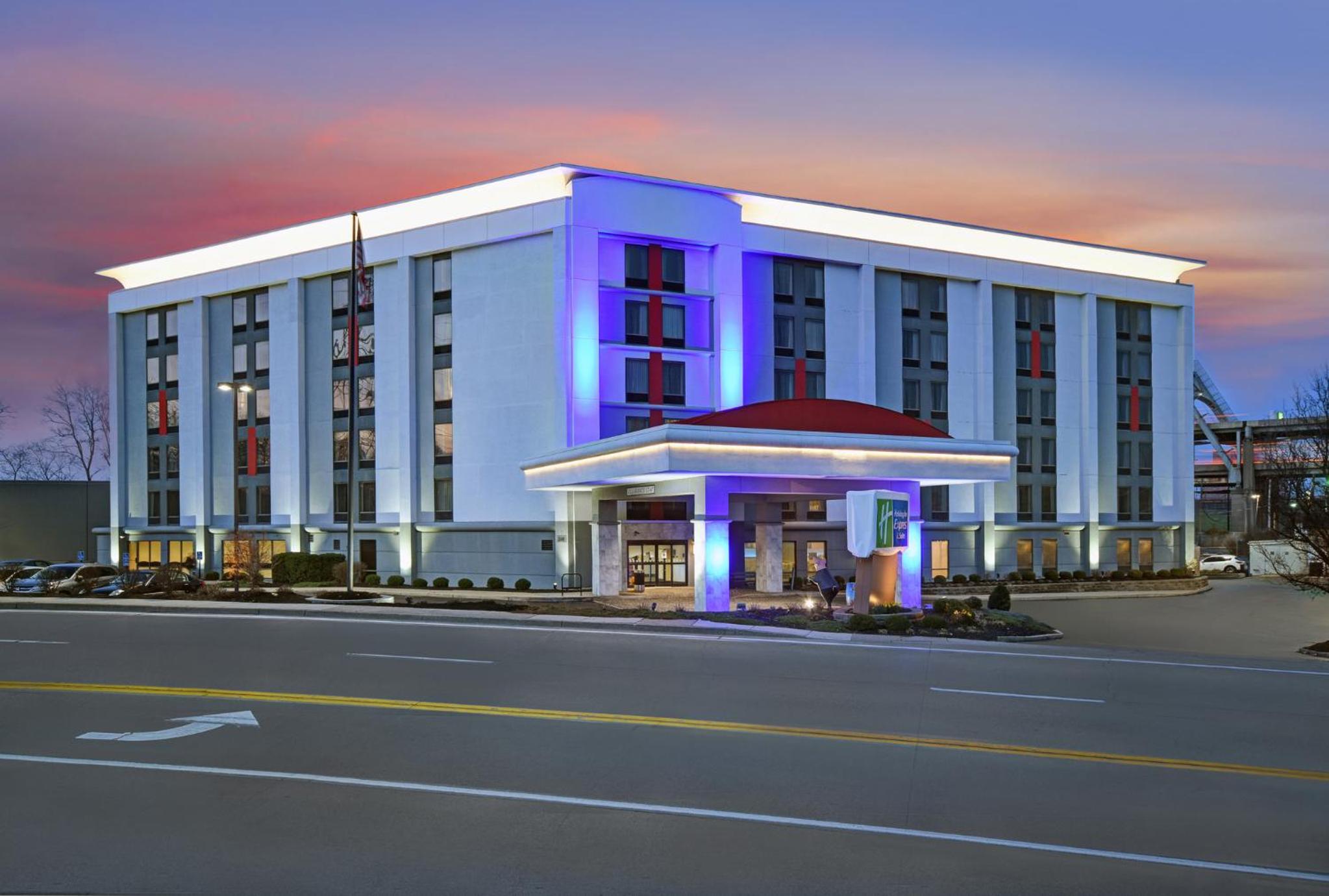 Hotel Holiday Inn Express & Suites Cincinnati Riverfront By Ihg