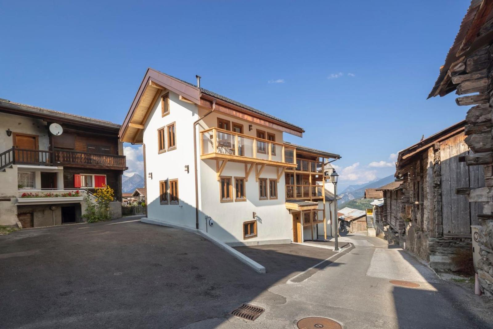 Pilanous Residence - E-Alpine Suite - Swiss Alps