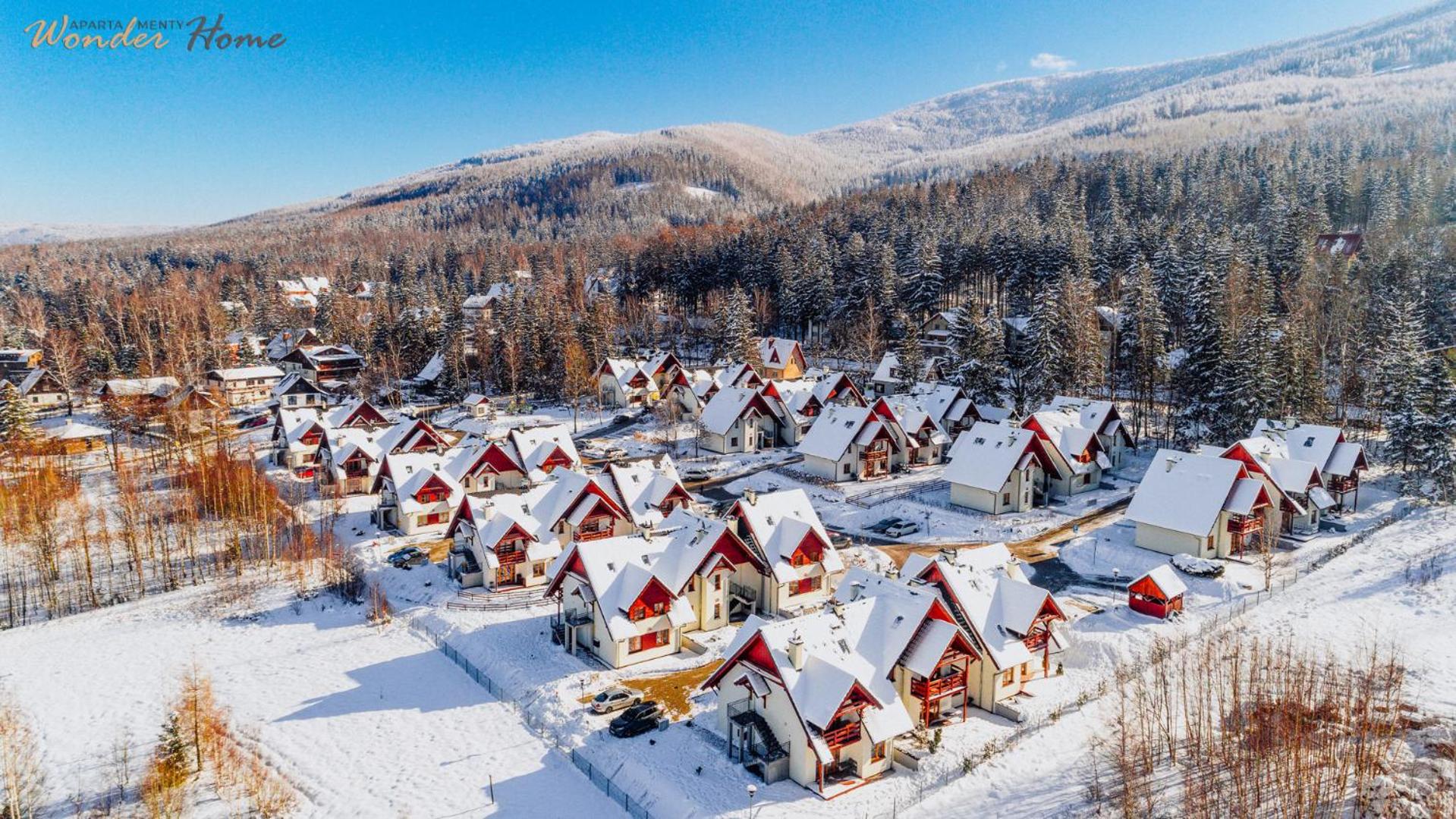 Wonder Home - Domki górskie na osiedlu dozorowanym, z kominkami i placem zabaw