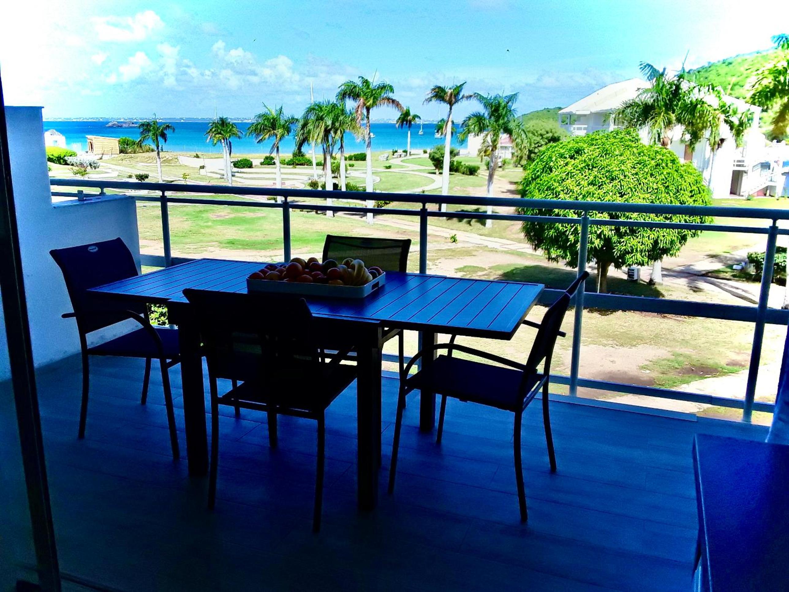 studio :paradise beach