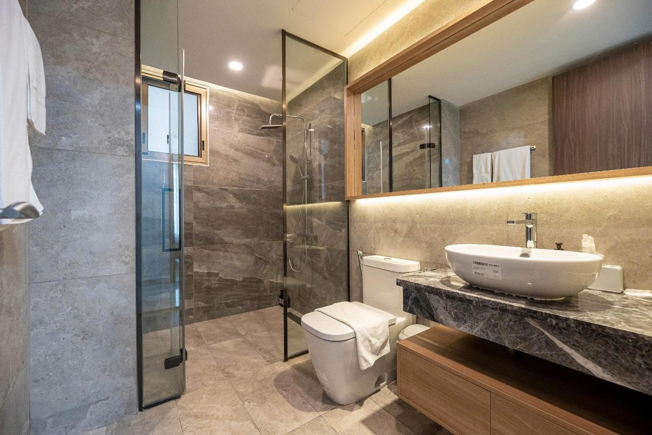 Midtown Premium Apartments