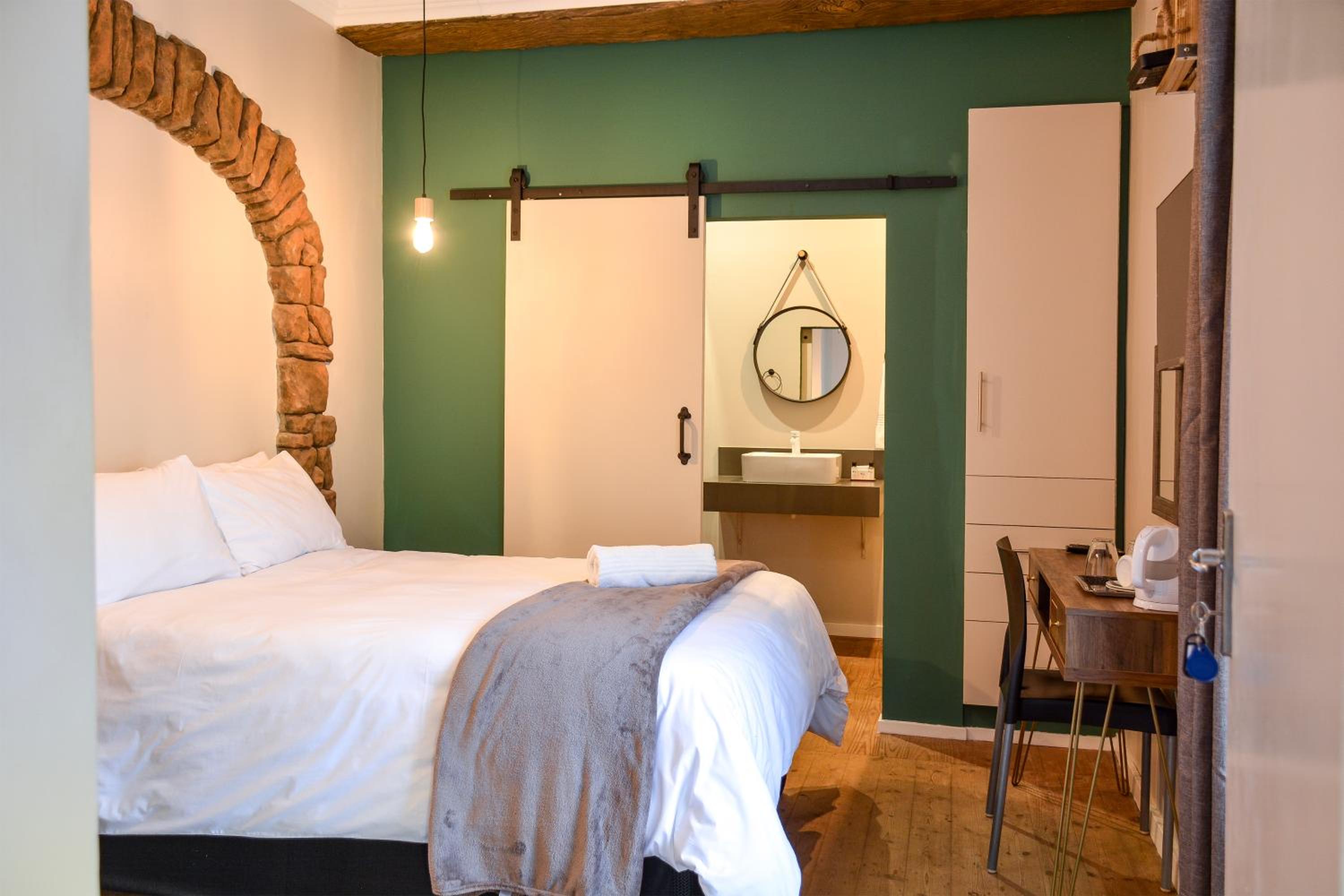 Biggy Best Boutique Hotel & Self Catering Cottages