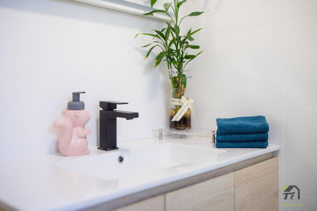 Convenient Sanctuary in Eastwood