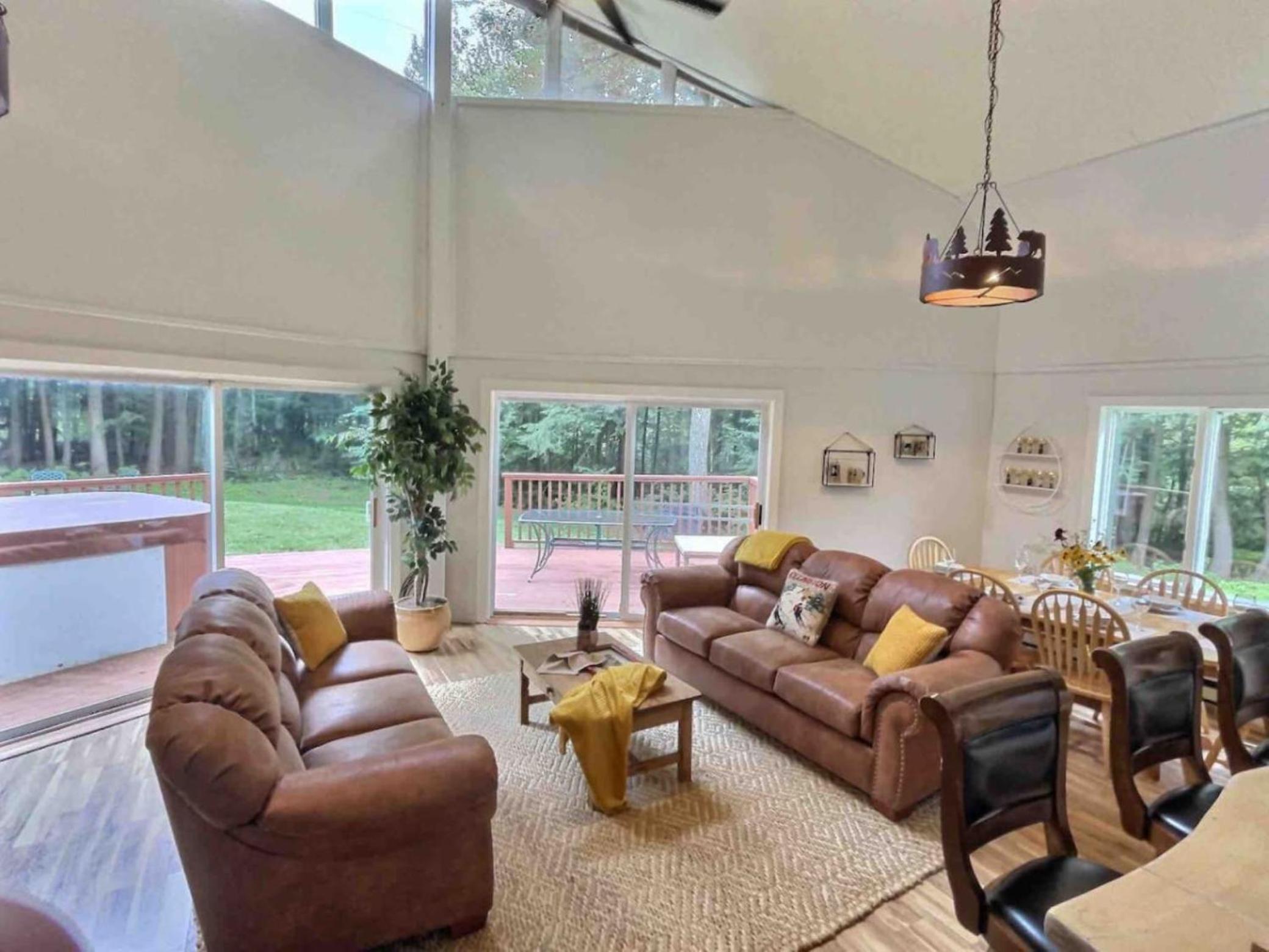 DancingBears- 8BR, 2 Hot Tubs, 2 Homes, Game Room, AC! view 3