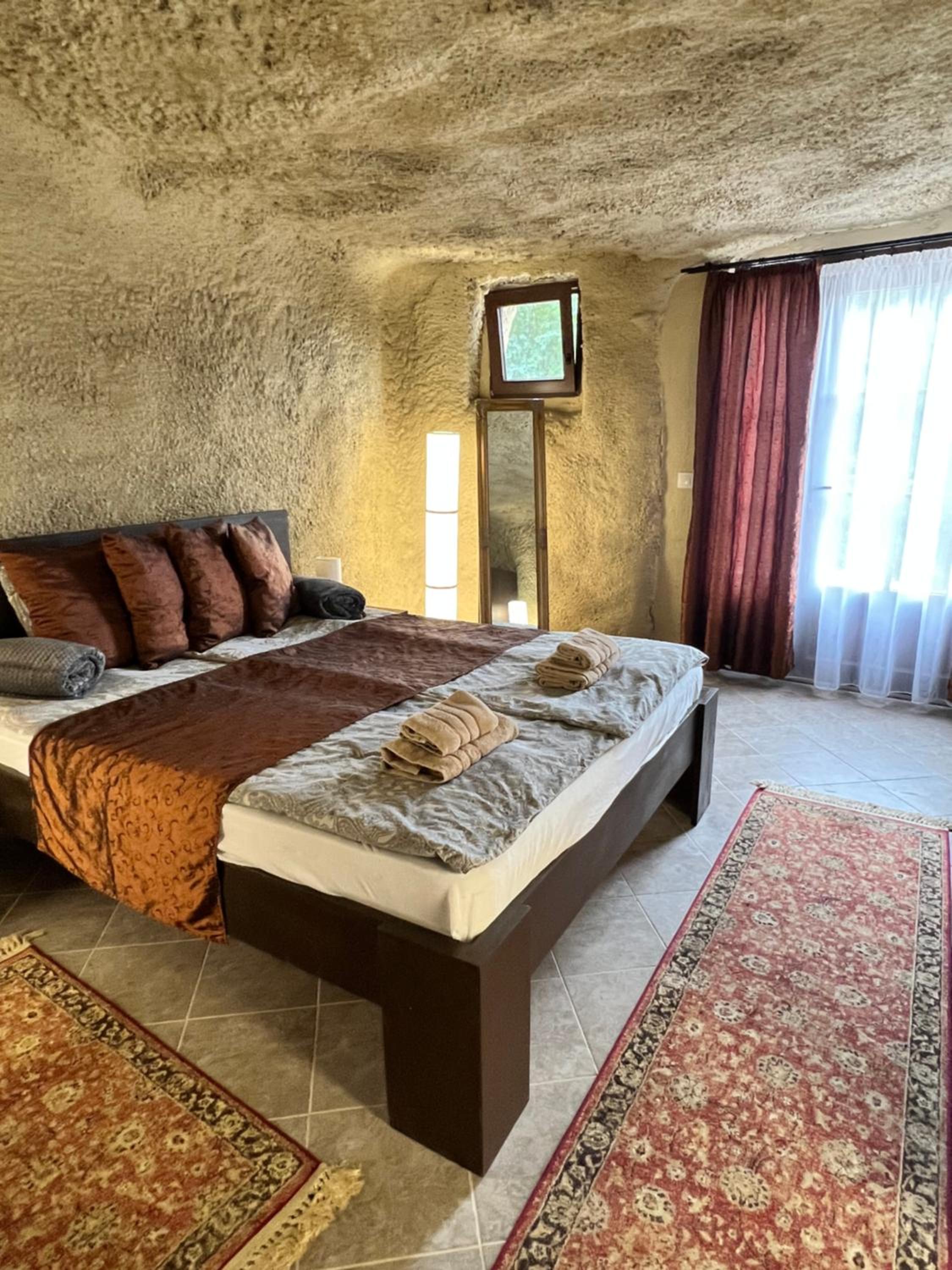 Sirocave Barlang szobák view 4