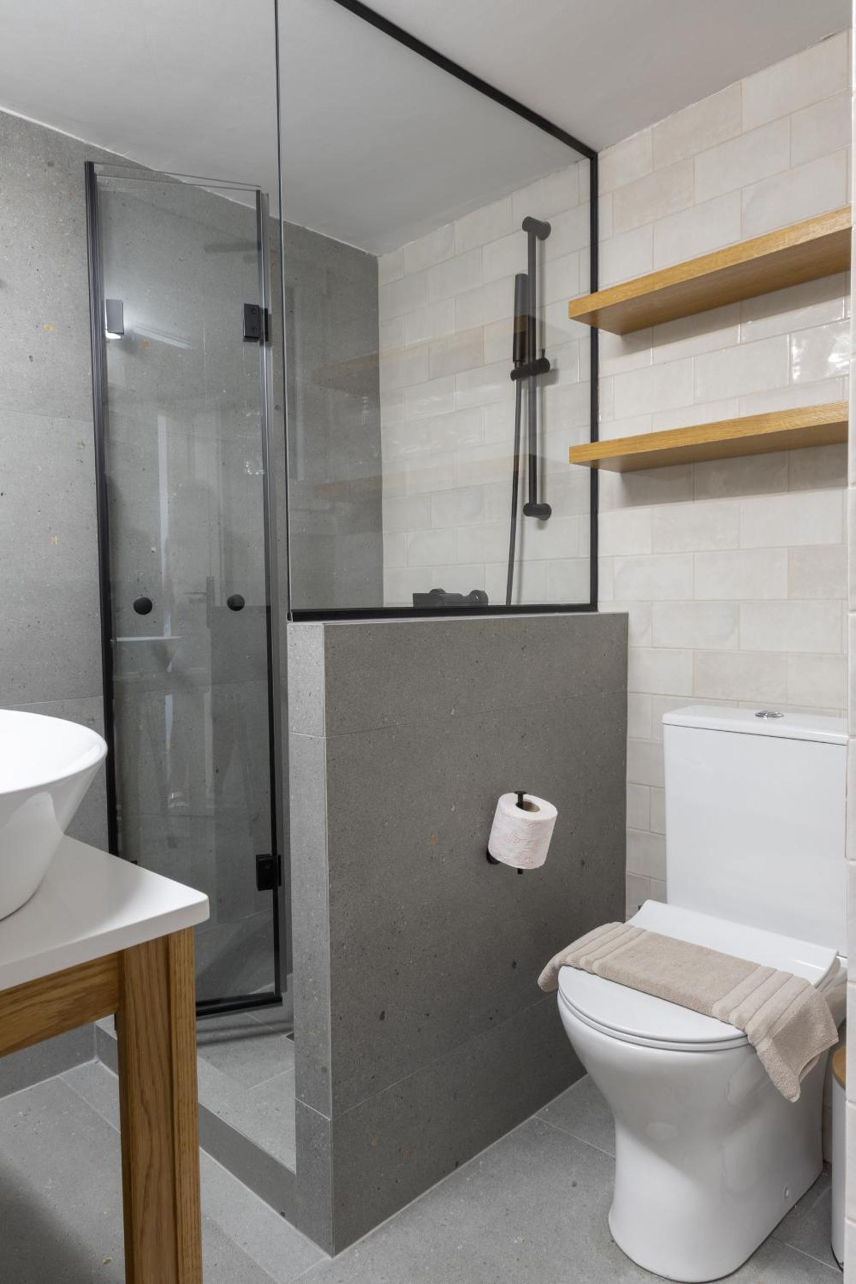 Modern Acropolis 2 Bedroom Apartment Steps from History
