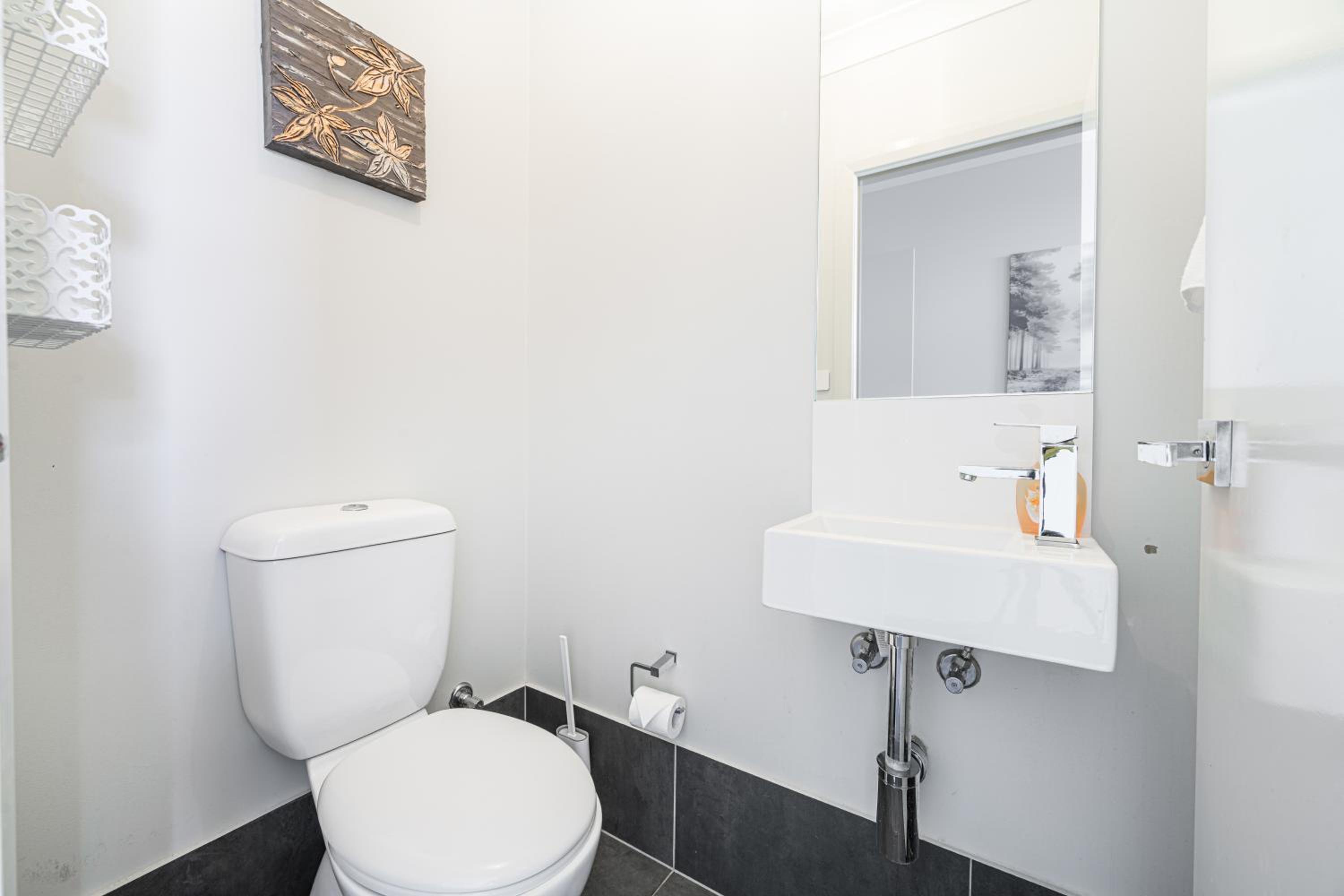 6Br near Schofield Rousehill Centre