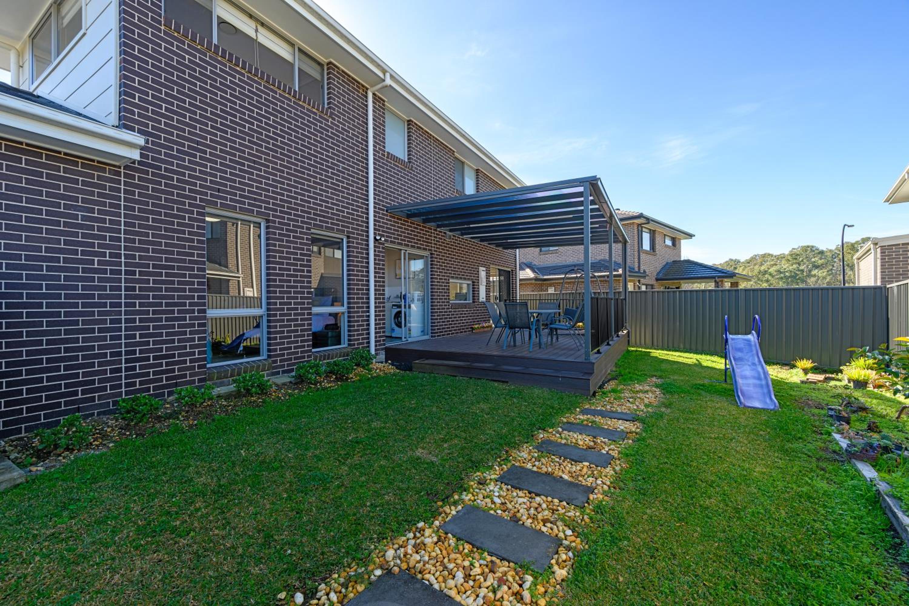 6Br near Schofield Rousehill Centre