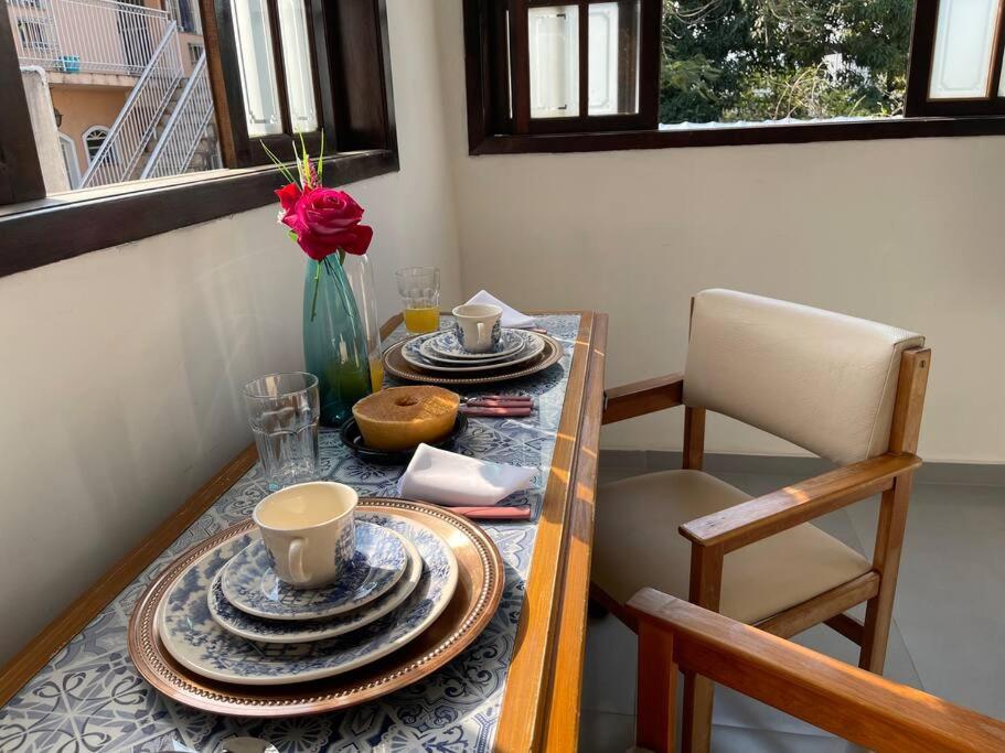 Cozy APT, Wi-Fi, AR, full kitchen, great location