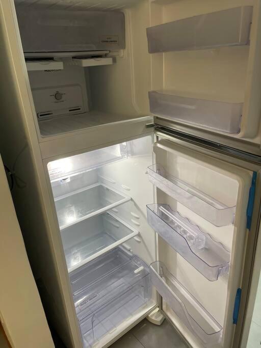 Cozy APT, Wi-Fi, AR, full kitchen, great location