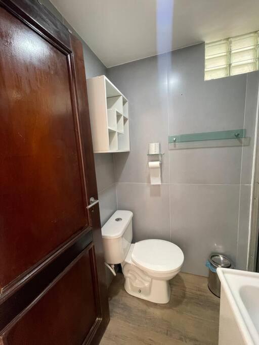Cozy APT, Wi-Fi, AR, full kitchen, great location