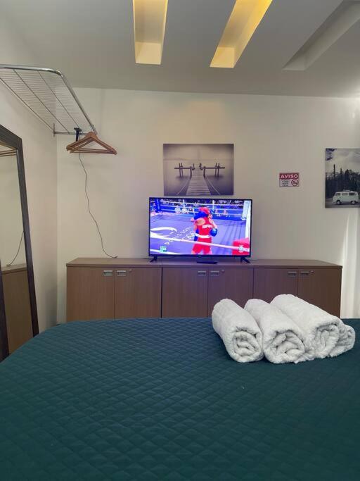 Cozy APT, Wi-Fi, AR, full kitchen, great location