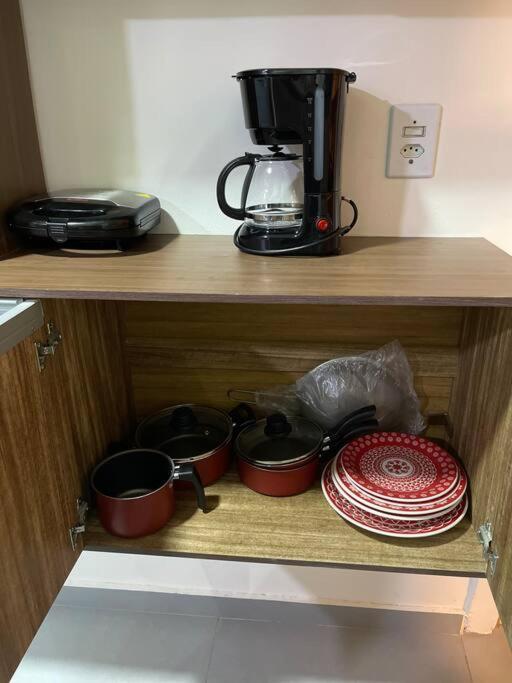 Cozy APT, Wi-Fi, AR, full kitchen, great location