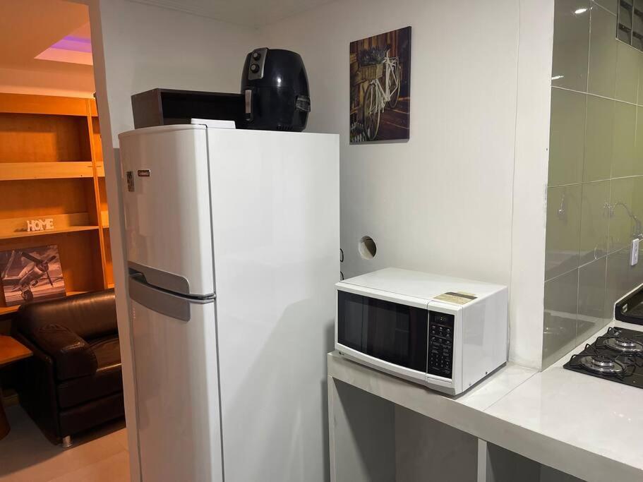 Cozy APT, Wi-Fi, AR, full kitchen, great location