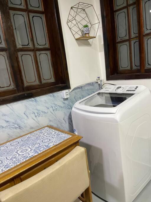 Cozy APT, Wi-Fi, AR, full kitchen, great location