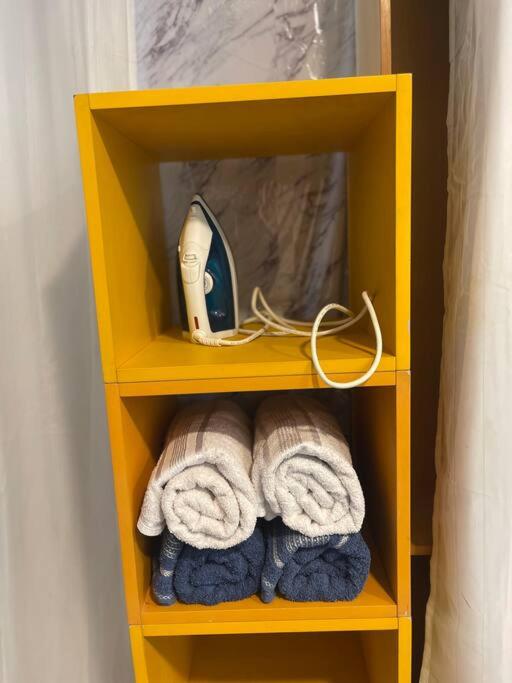 Cozy APT, Wi-Fi, AR, full kitchen, great location