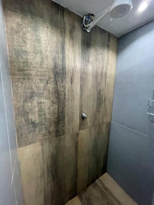 Cozy APT, Wi-Fi, AR, full kitchen, great location