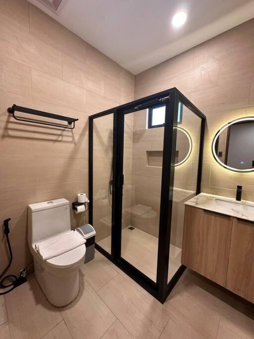 Yucca Villa - Stylish City Retreat view 3