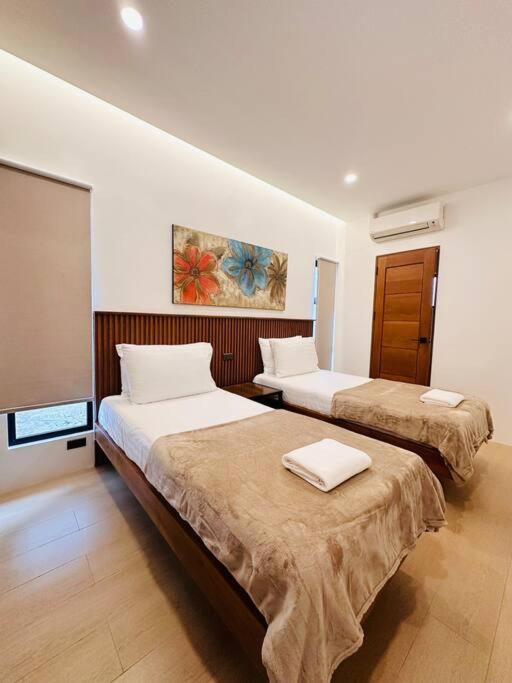 Yucca Villa - Stylish City Retreat view 4