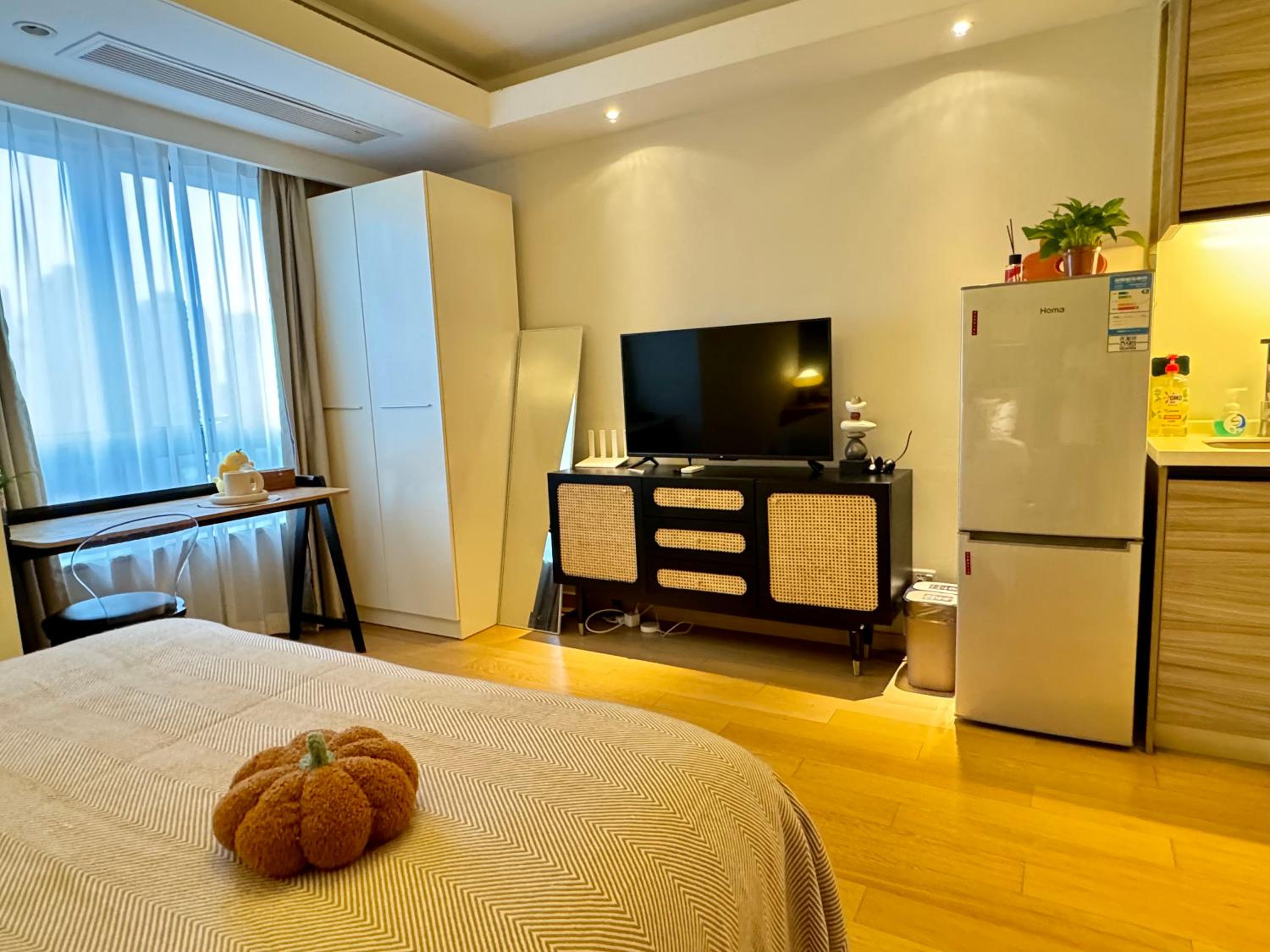 Shanghai Lerongju Boutique Apartment Metro Line 8 20meter