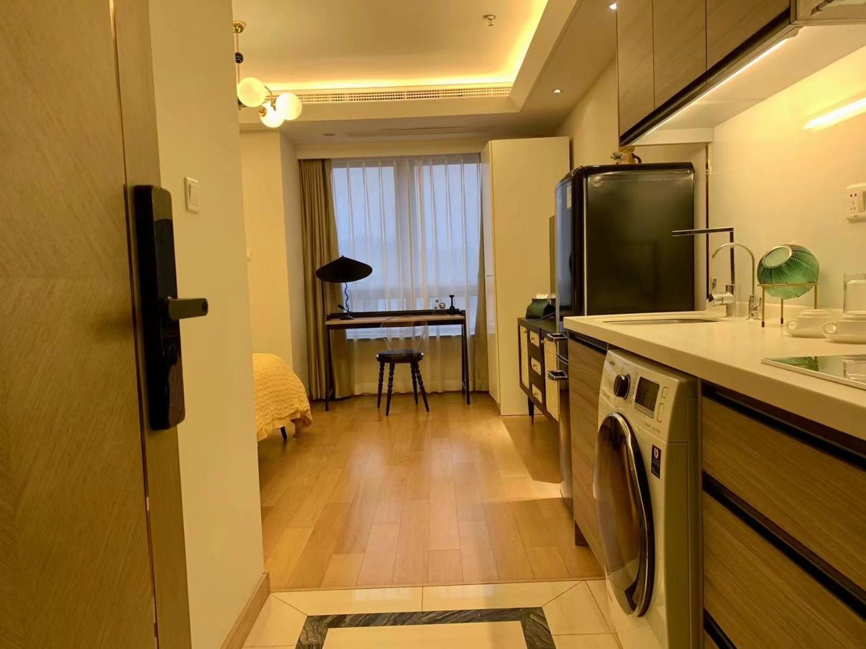 Shanghai Lerongju Boutique Apartment Metro Line 8 20meter