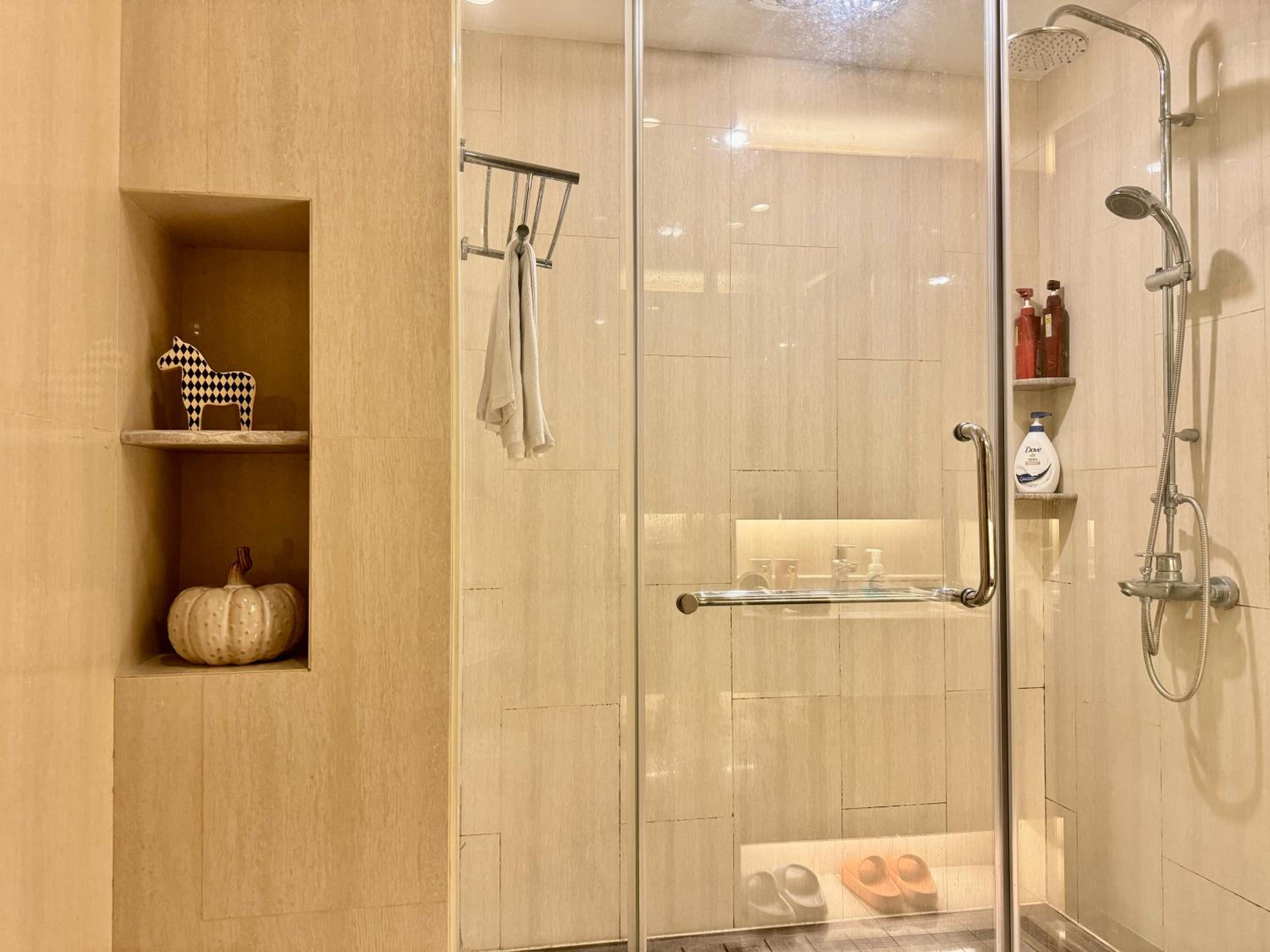 Shanghai Lerongju Boutique Apartment Metro Line 8 20meter