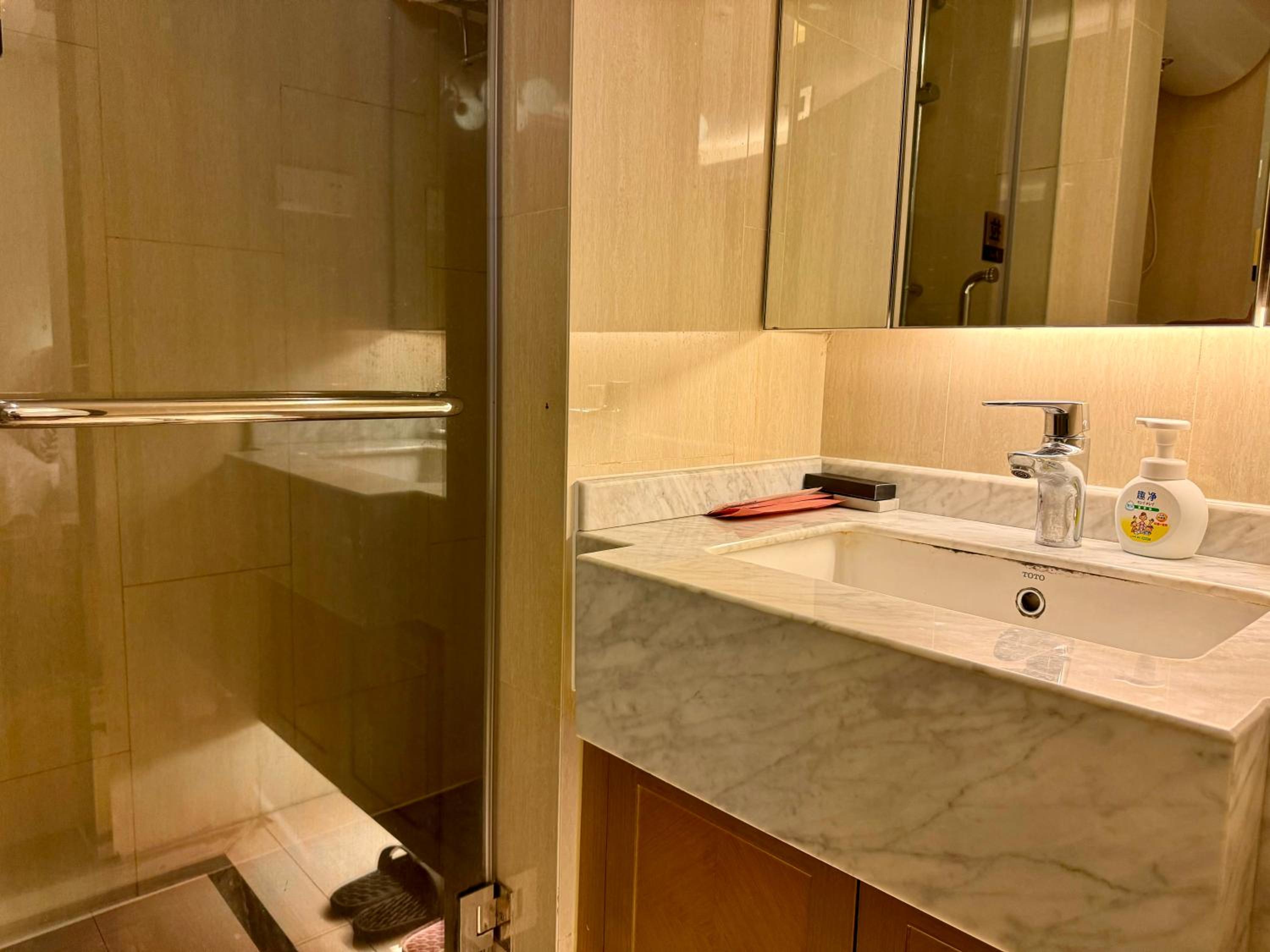 Shanghai Lerongju Boutique Apartment Metro Line 8 20meter