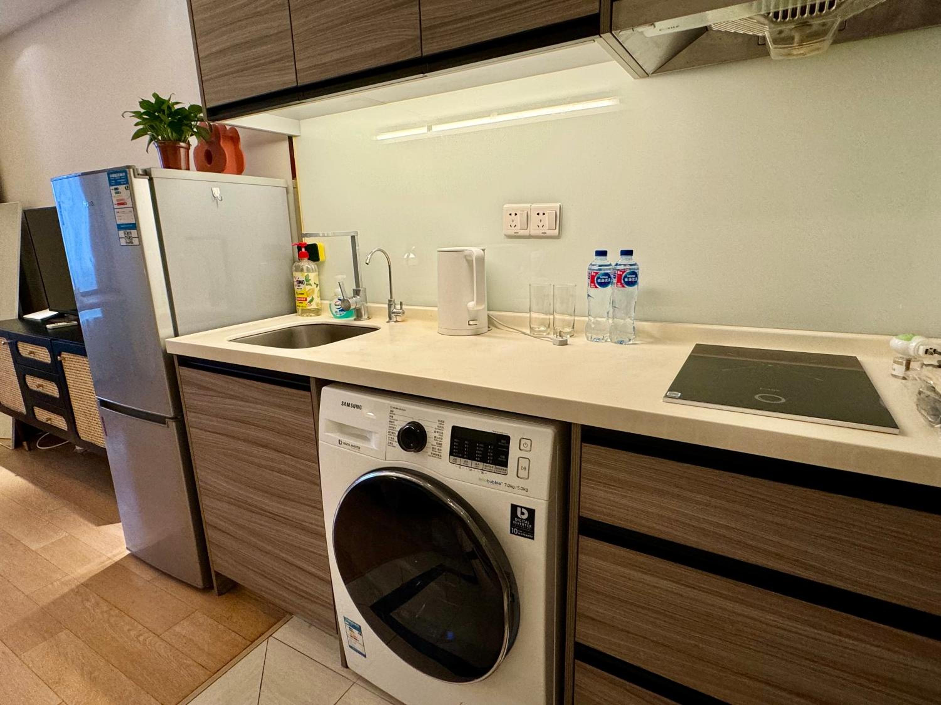 Shanghai Lerongju Boutique Apartment Metro Line 8 20meter