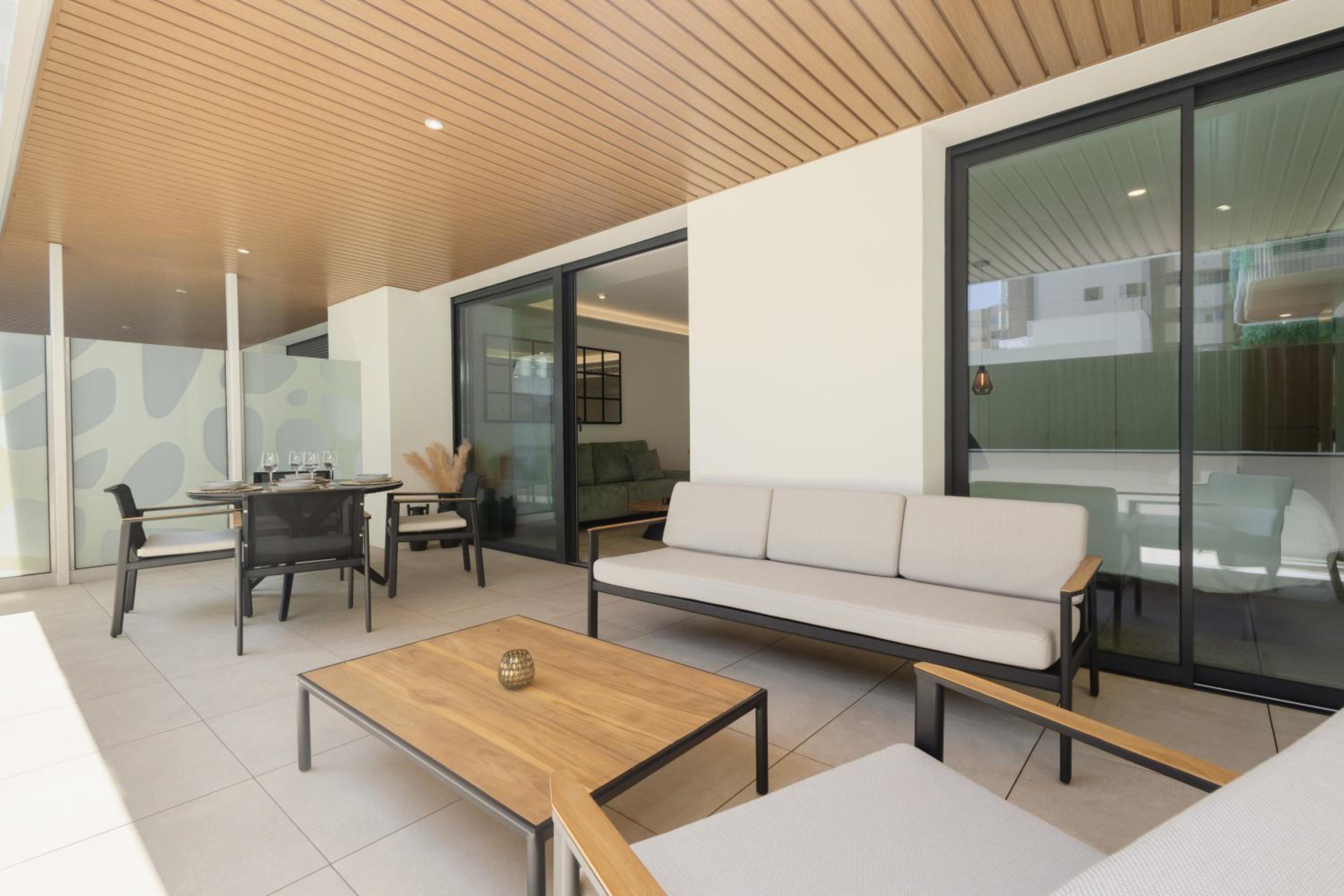 Brand-new beachside apartment, with spacious terrace and exceptional amenities, in Fuengirola