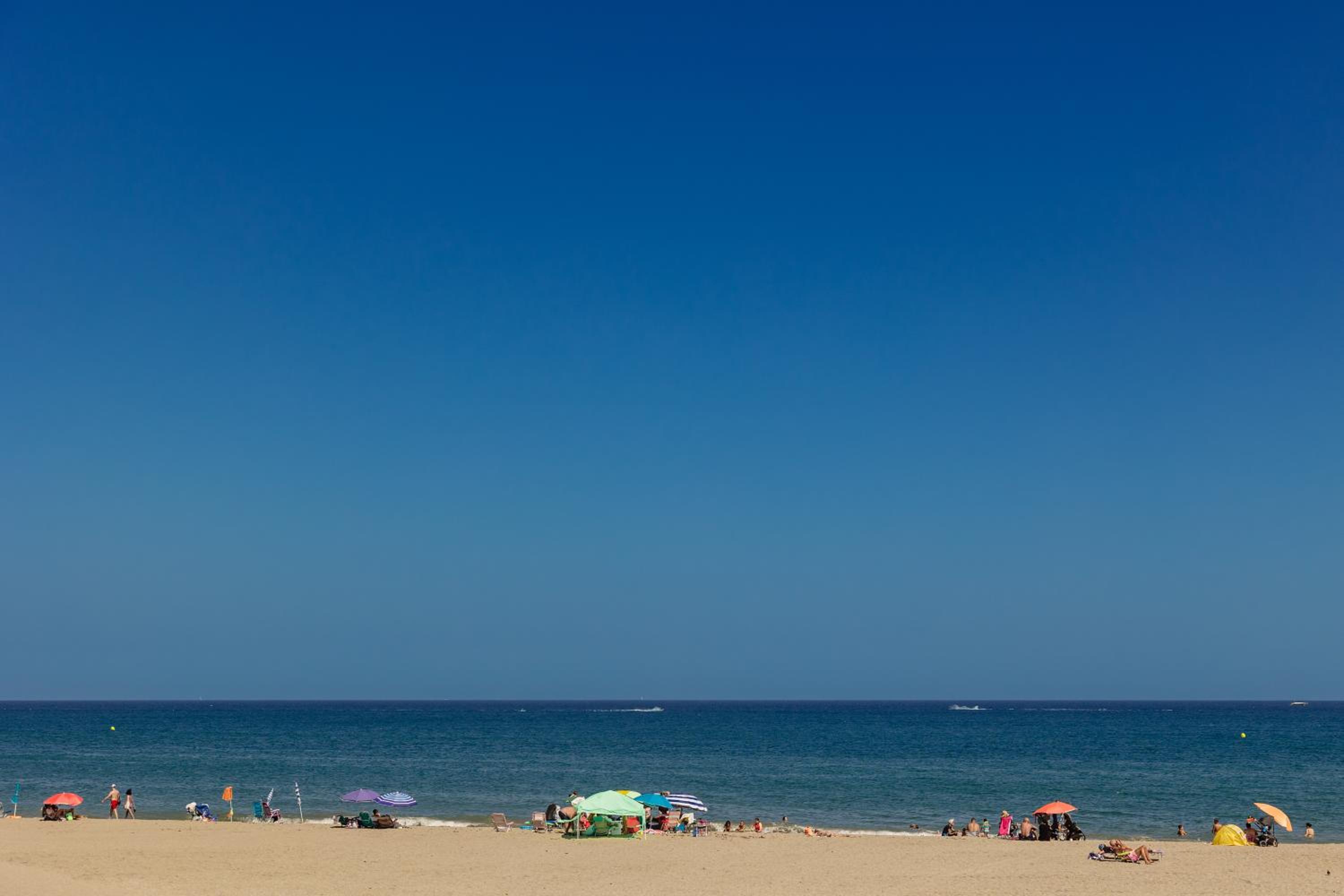 Brand-new beachside apartment, with spacious terrace and exceptional amenities, in Fuengirola