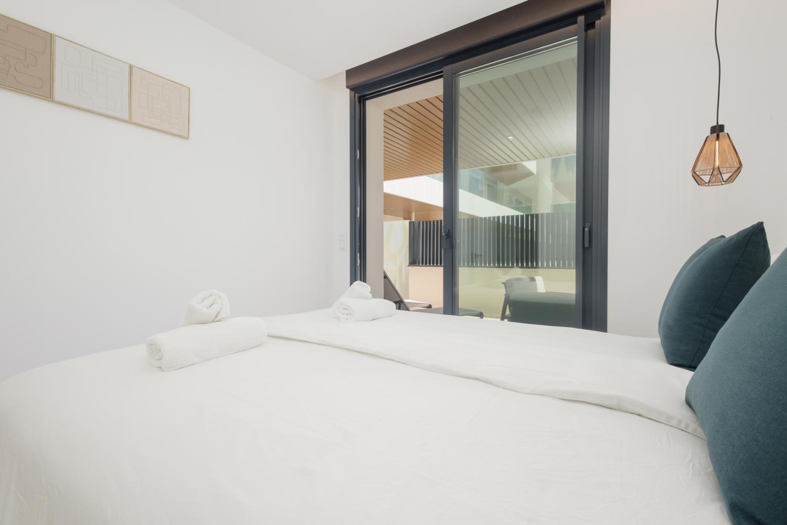 Brand-new beachside apartment, with spacious terrace and exceptional amenities, in Fuengirola